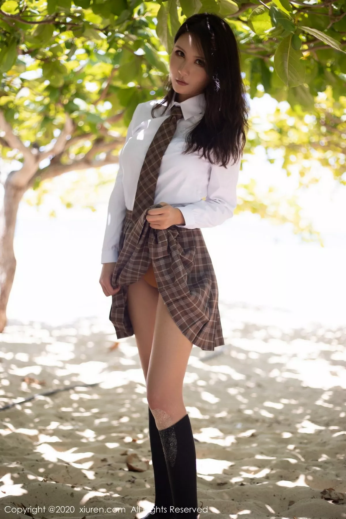 秀人集.com_[XiuRen秀人网]No.2447_嫩模Emily顾奈奈心愿旅拍户外JK制服+海边性感比基尼完美诱惑写真100P