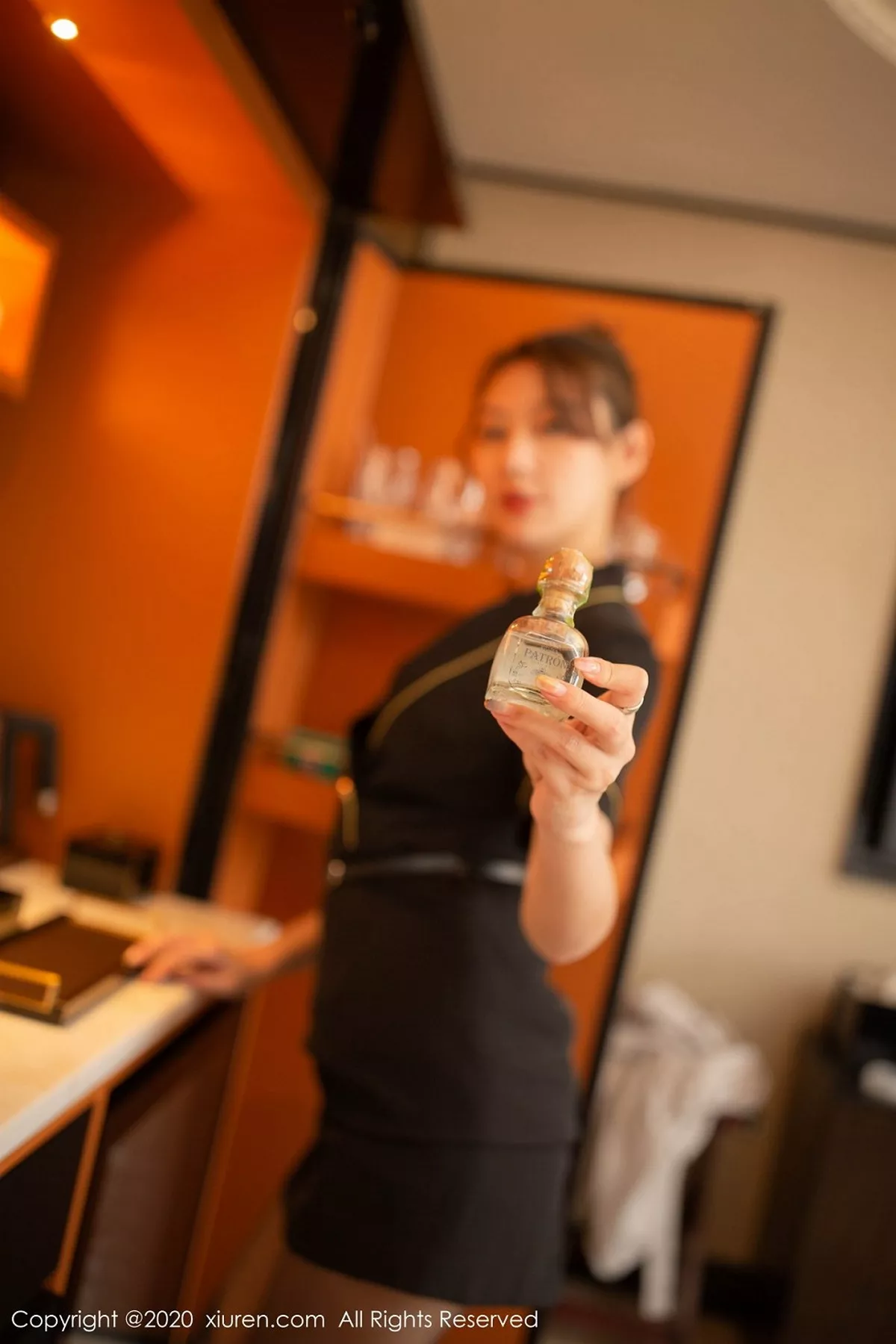 秀人集.com_[XiuRen秀人网]No.2464_女神艺轩黑色职场制服主题半脱露蕾丝内衣开档黑丝裤袜诱惑写真79P