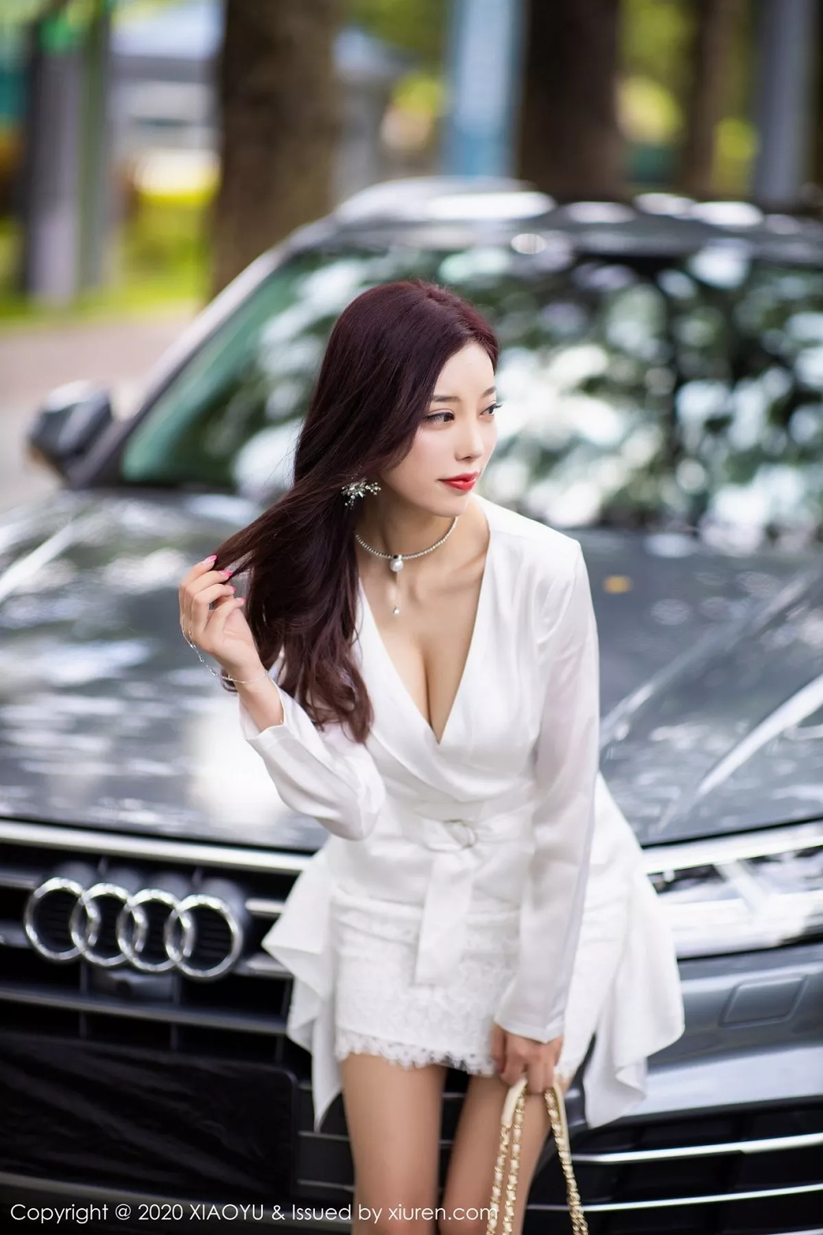 秀人集.com_[XiaoYu画语界]Vol.353_女神杨晨晨sugar阳朔旅拍室外车拍白衬衣配性感内衣诱惑写真84P