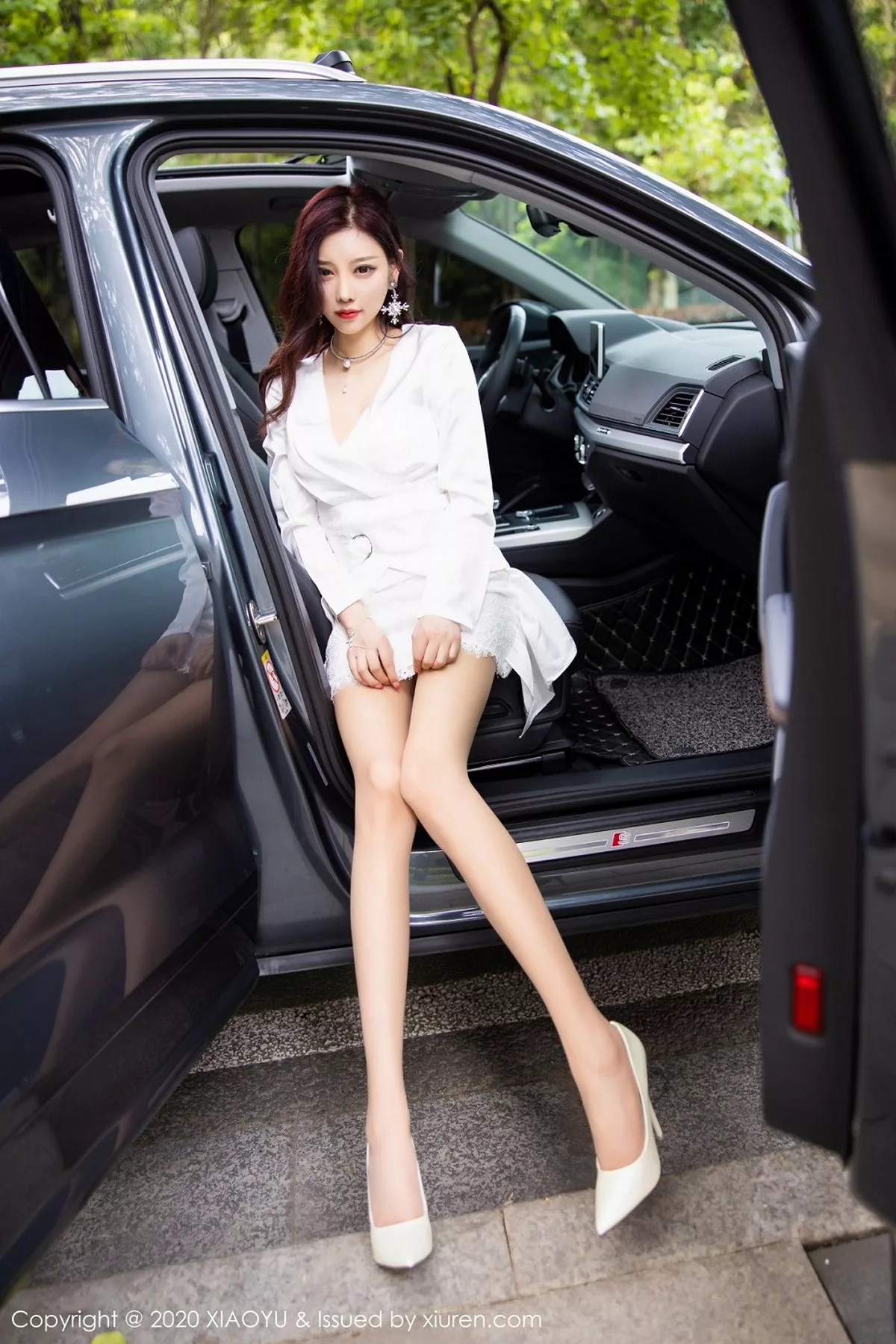 秀人集.com_[XiaoYu画语界]Vol.353_女神杨晨晨sugar阳朔旅拍室外车拍白衬衣配性感内衣诱惑写真84P