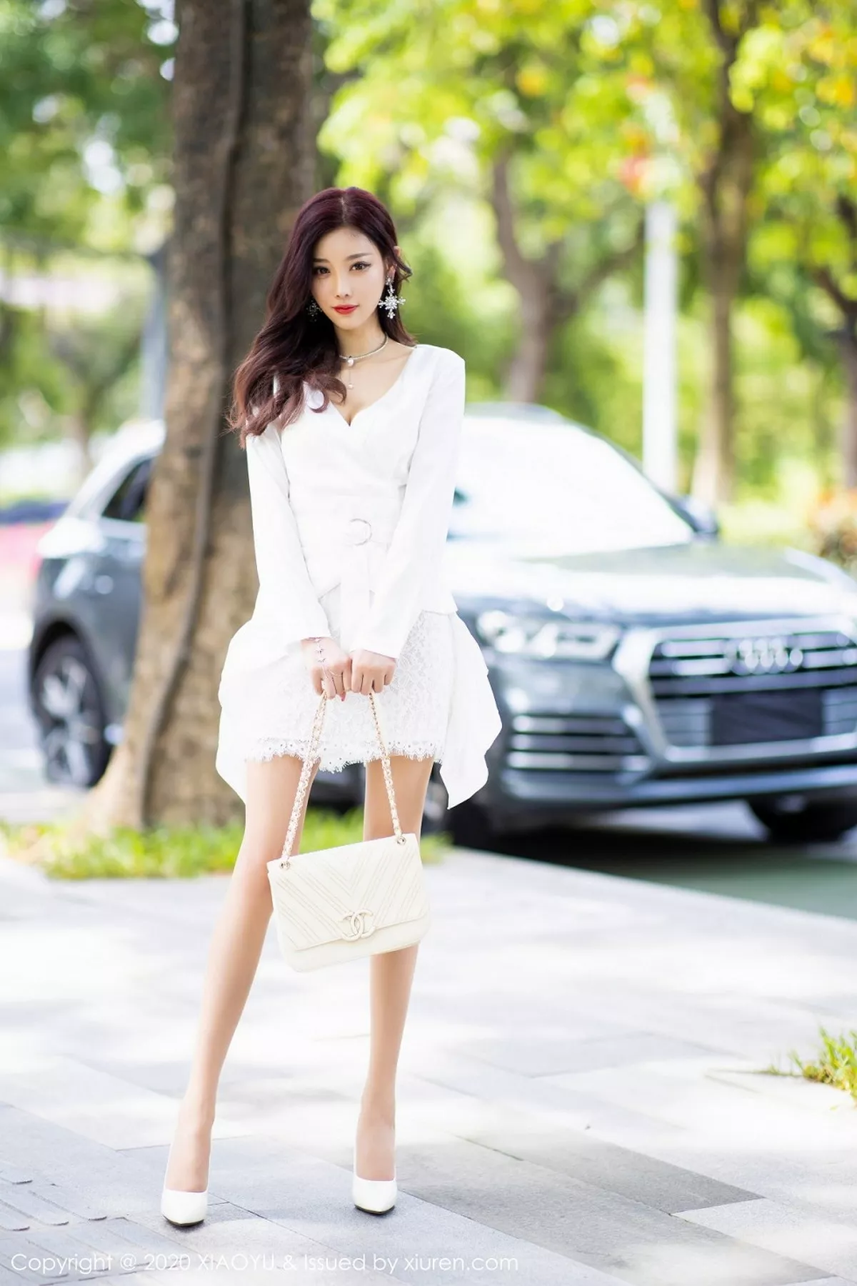 秀人集.com_[XiaoYu画语界]Vol.353_女神杨晨晨sugar阳朔旅拍室外车拍白衬衣配性感内衣诱惑写真84P