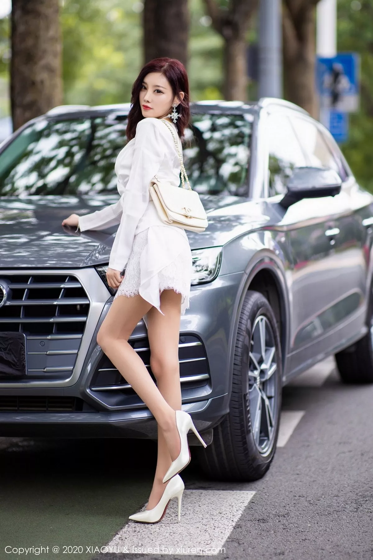 秀人集.com_[XiaoYu画语界]Vol.353_女神杨晨晨sugar阳朔旅拍室外车拍白衬衣配性感内衣诱惑写真84P