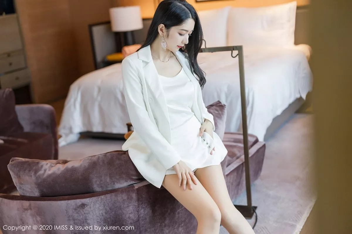 秀人集.com_[IMISS爱蜜社]Vol.484_女神Angela小热巴私房性感白色睡裙配肉丝裤袜撩人诱惑写真73P