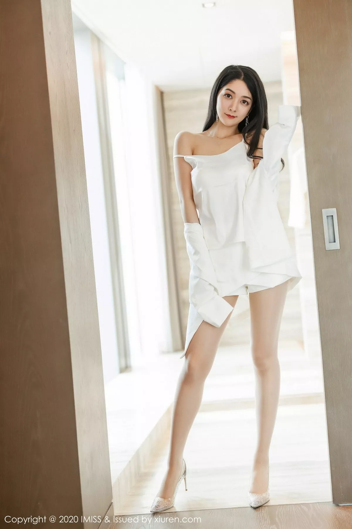 秀人集.com_[IMISS爱蜜社]Vol.484_女神Angela小热巴私房性感白色睡裙配肉丝裤袜撩人诱惑写真73P