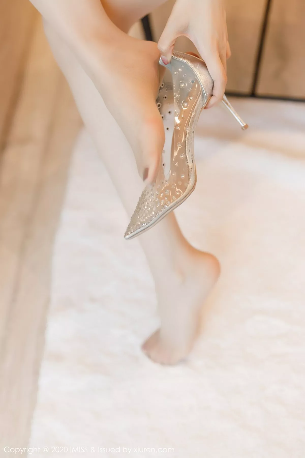 秀人集.com_[IMISS爱蜜社]Vol.484_女神Angela小热巴私房性感白色睡裙配肉丝裤袜撩人诱惑写真73P