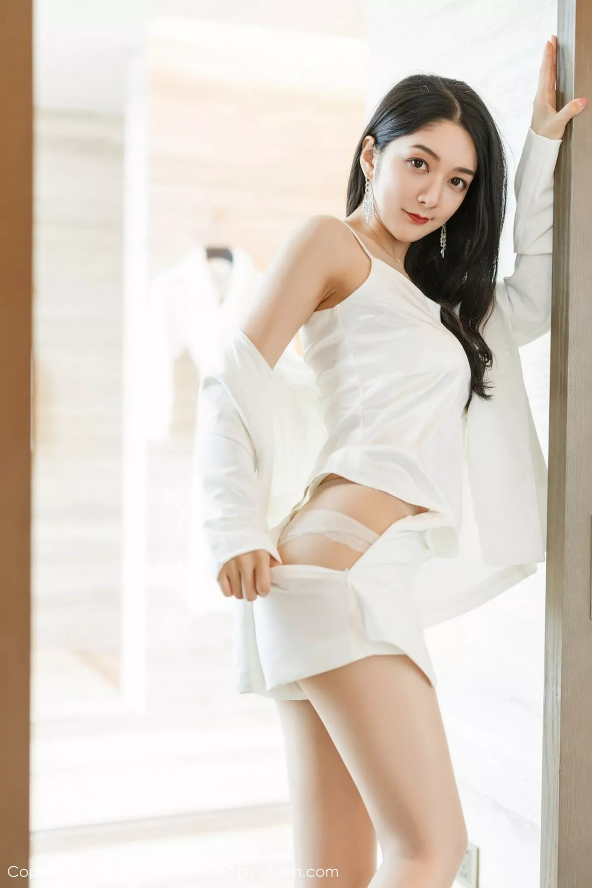 秀人集.com_[IMISS爱蜜社]Vol.484_女神Angela小热巴私房性感白色睡裙配肉丝裤袜撩人诱惑写真73P