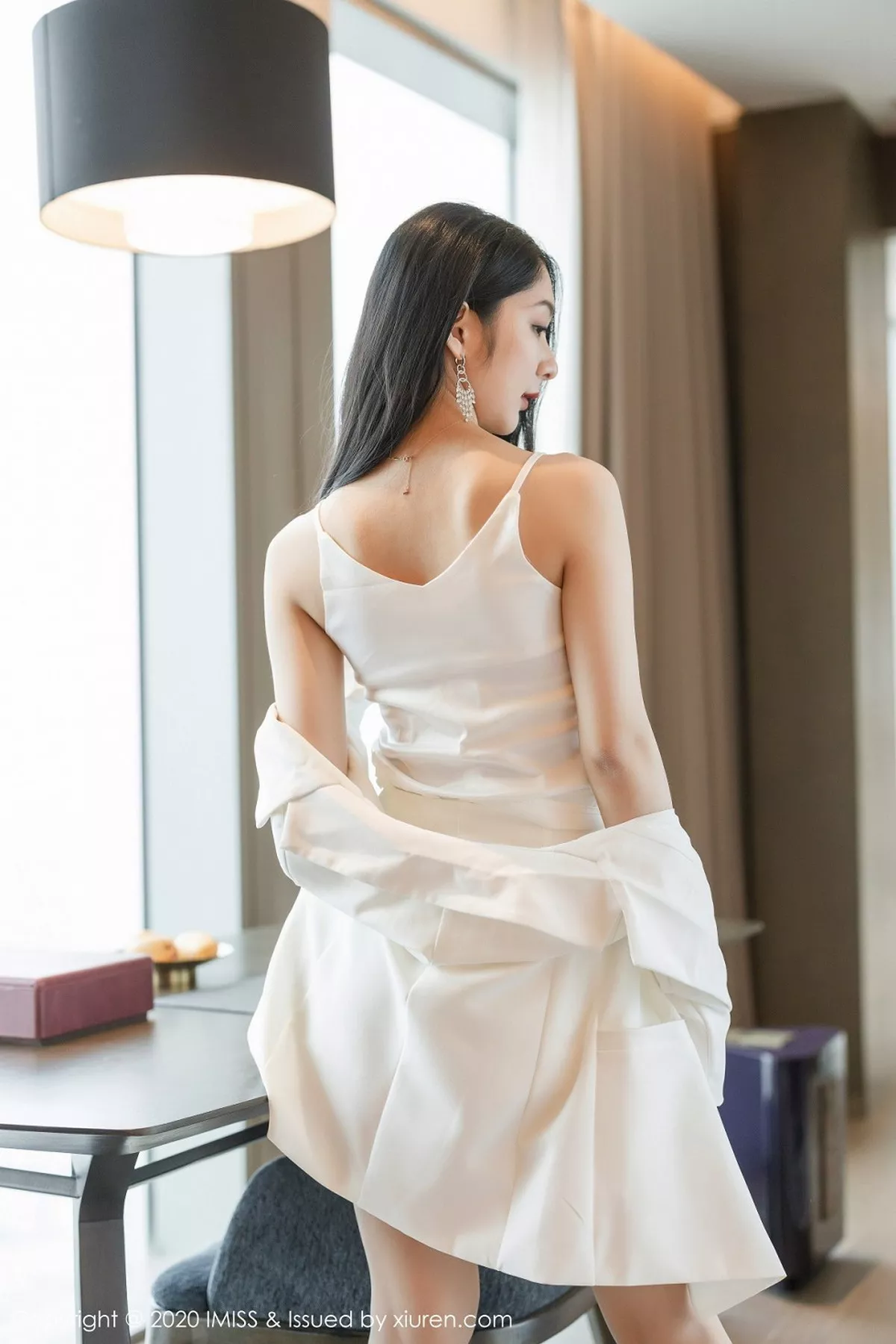 秀人集.com_[IMISS爱蜜社]Vol.484_女神Angela小热巴私房性感白色睡裙配肉丝裤袜撩人诱惑写真73P