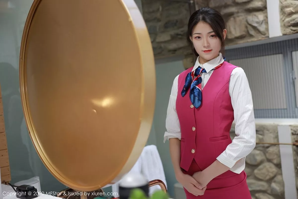 秀人集.com_[MFStar模范学院]Vol.356_嫩模Laura苏雨彤大理旅拍性感空乘制服半脱撩人诱惑写真60P