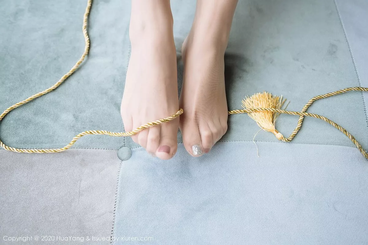 秀人集.com_[HuaYang花漾]Vol.282_女神王雨纯大理旅拍鲜艳和服配超薄肉丝裤袜秀丁字裤诱惑写真60P