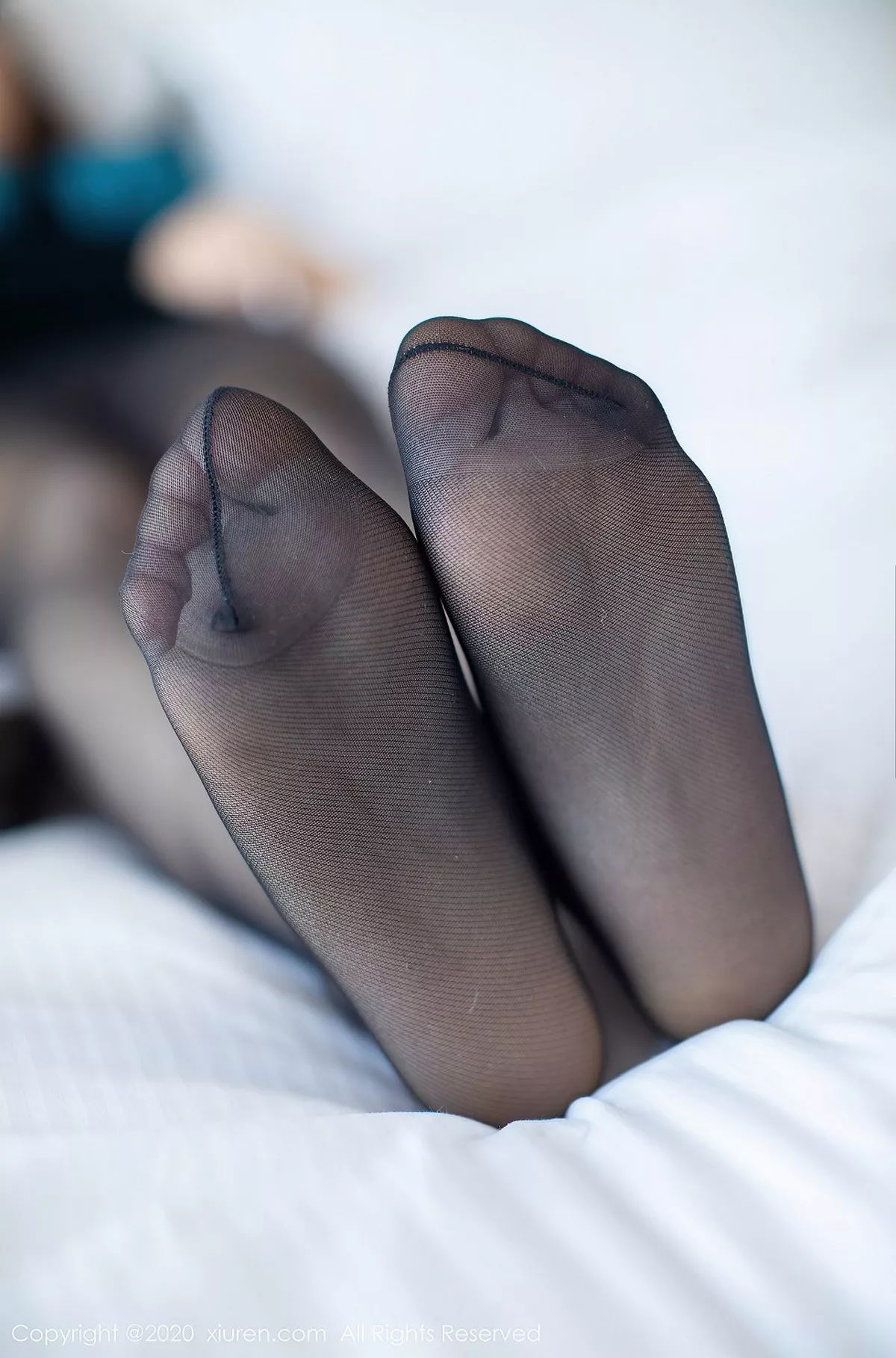 秀人集.com_[XiuRen秀人网]No.2515_嫩模曦宝儿私房超低深V服饰配黑丝裤袜秀完美身材诱惑写真51P