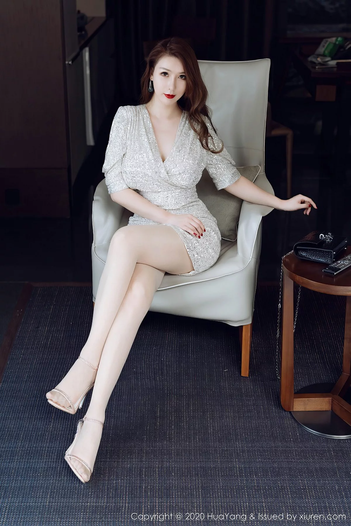 秀人集.com_[HuaYang花漾]Vol.283_女神Egg-尤妮丝三亚旅拍华丽典雅礼裙半脱秀丰满身材诱惑写真53P