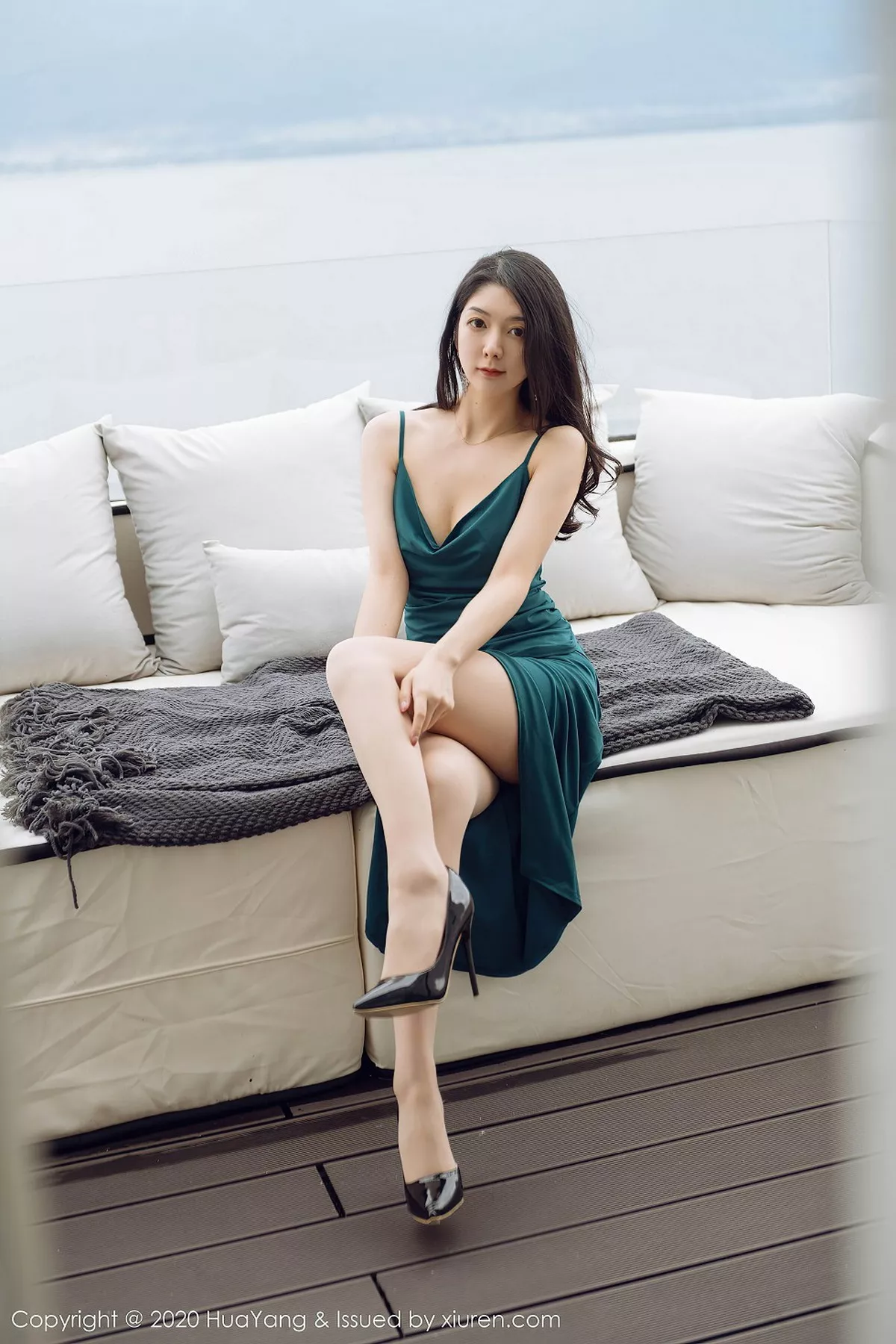 秀人集.com_[HuaYang花漾]Vol.285_女神Angela小热巴云南旅拍典雅吊裙+古韵旗袍完美诱惑写真60P