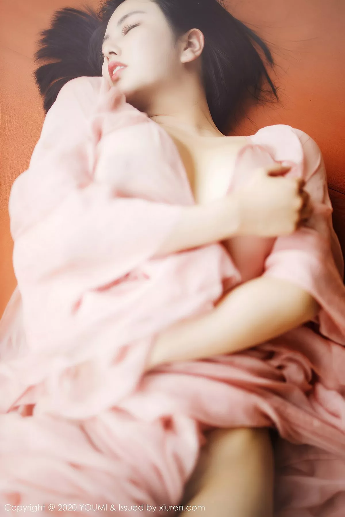 秀人集.com_[YouMi尤蜜荟]Vol.523_女神娜露Selena西双版纳旅拍轻薄粉色长裙秀傲人豪乳诱惑写真89P