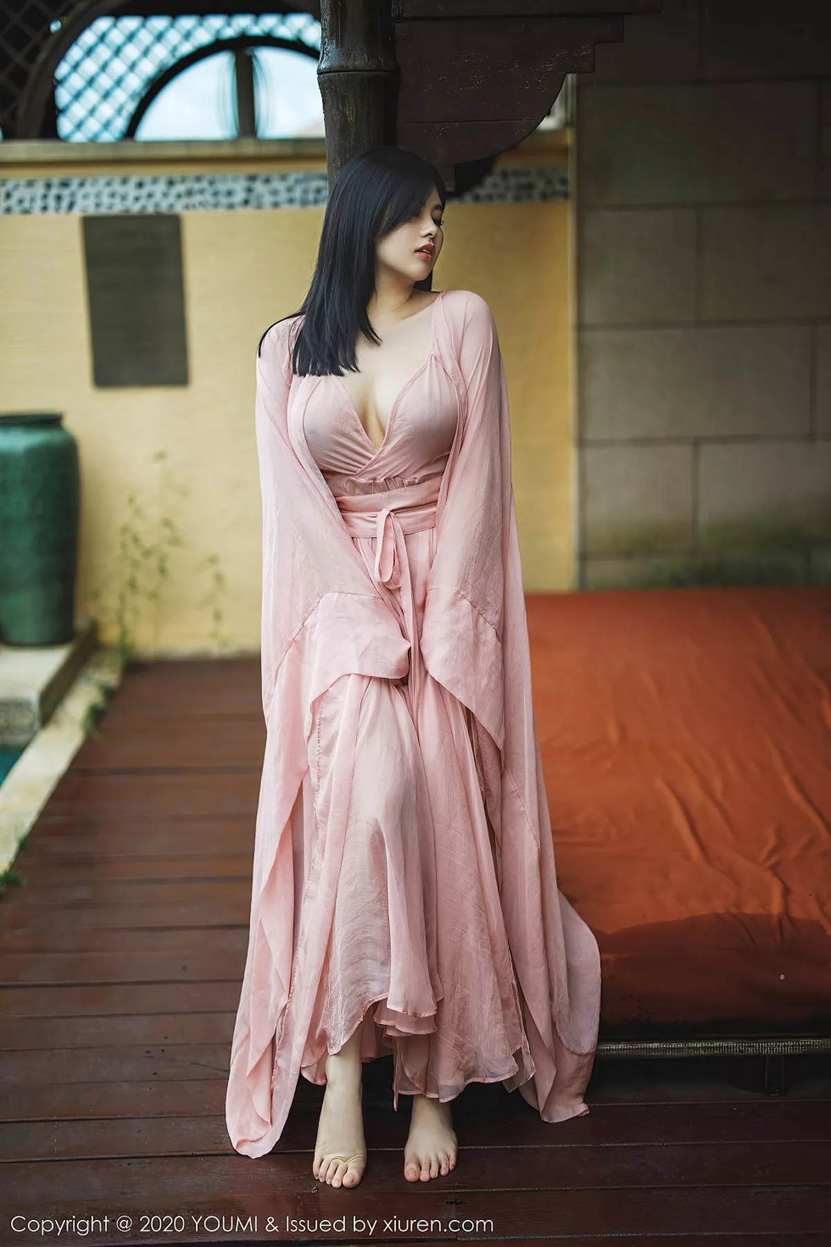 秀人集.com_[YouMi尤蜜荟]Vol.523_女神娜露Selena西双版纳旅拍轻薄粉色长裙秀傲人豪乳诱惑写真89P