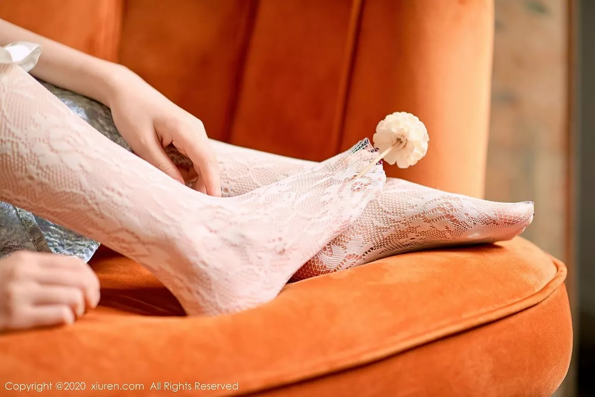 秀人集.com_[XiuRen秀人网]No.2533_新人模特尤其足控福利主题私房吊带连身裙秀美腿玉足性感写真118P