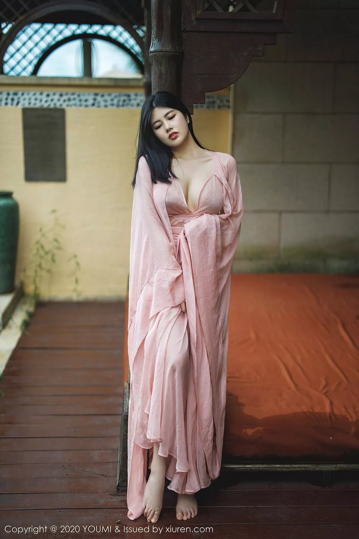 秀人集.com_[YouMi尤蜜荟]Vol.523_女神娜露Selena西双版纳旅拍轻薄粉色长裙秀傲人豪乳诱惑写真89P