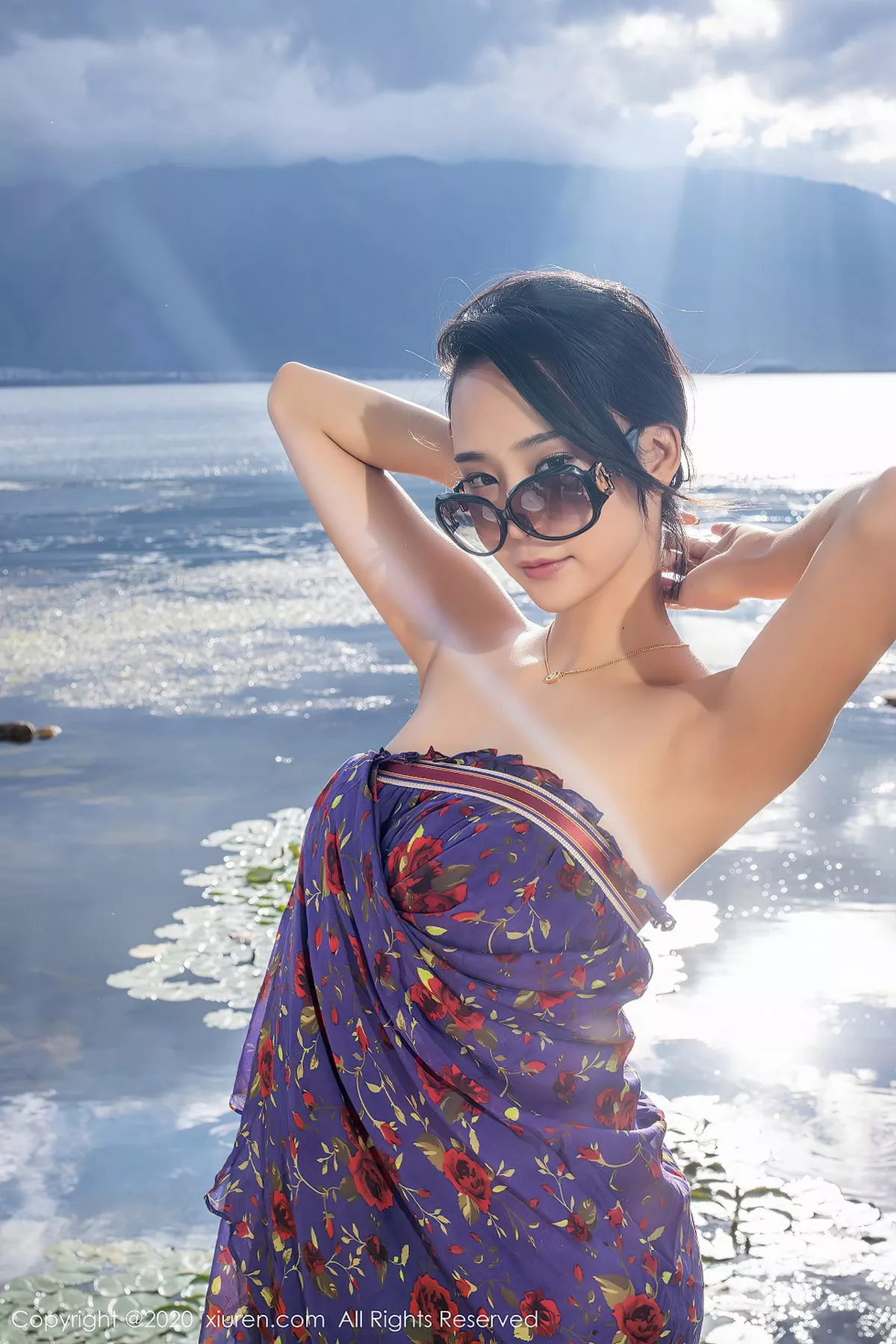 秀人集.com_[XiuRen秀人网]No.2544_嫩模蓝夏Akasha户外紫色花衣配紫丝裤袜秀美腿玉足诱惑写真49P