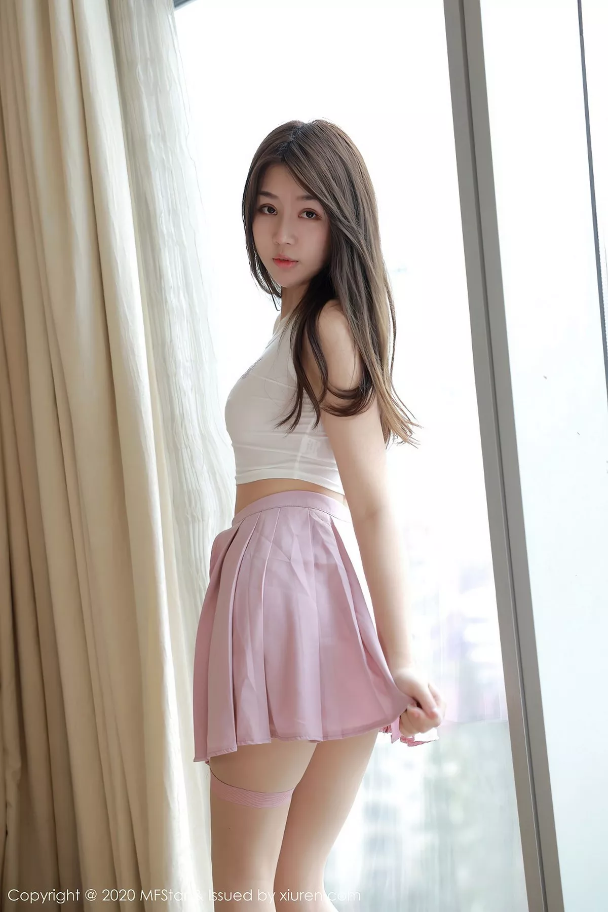 秀人集.com_[MFStar模范学院]Vol.384_嫩模梦梵私房吊带内衣配粉色短裙秀完美身材诱惑写真43P