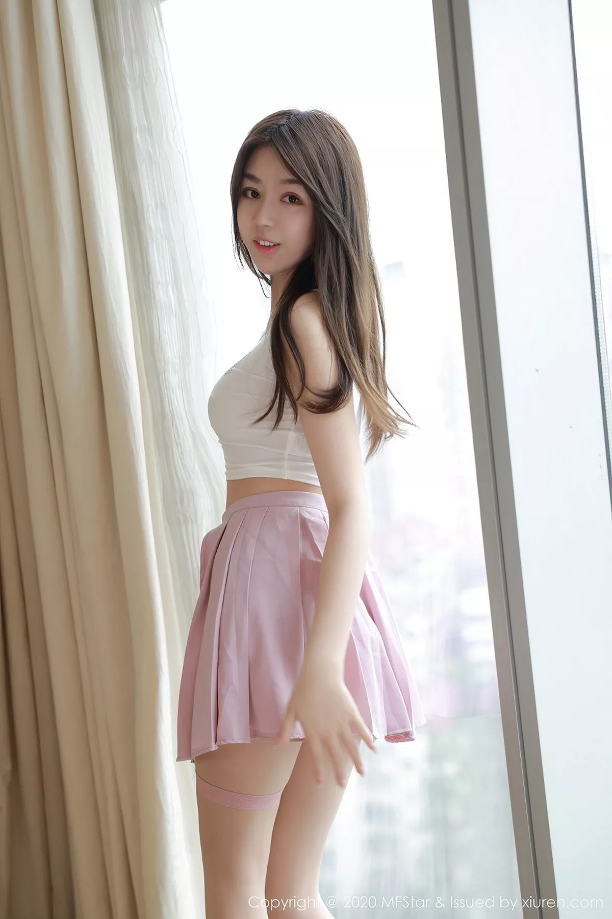 秀人集.com_[MFStar模范学院]Vol.384_嫩模梦梵私房吊带内衣配粉色短裙秀完美身材诱惑写真43P