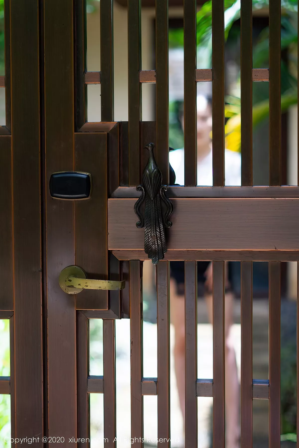 秀人集.com_[XiuRen秀人网]No.2559_女神周于希Sandy西双版纳旅拍JK制服半脱露开档黑丝裤袜诱惑写真80P