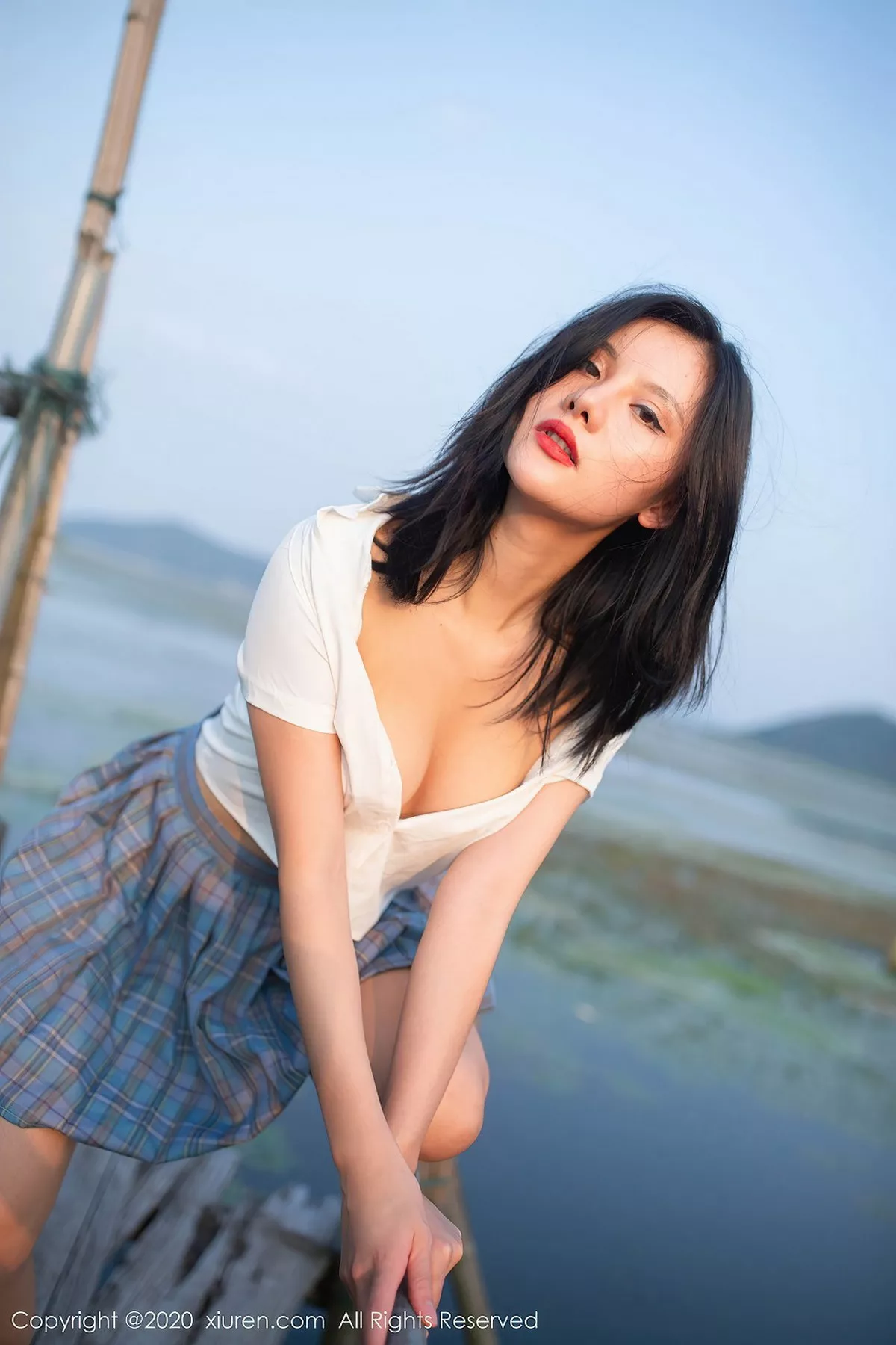 秀人集.com_[XiuRen秀人网]No.2558_女神就是阿朱啊海边渔村主题半撩短裙脱内裤秀翘臀诱惑写真51P