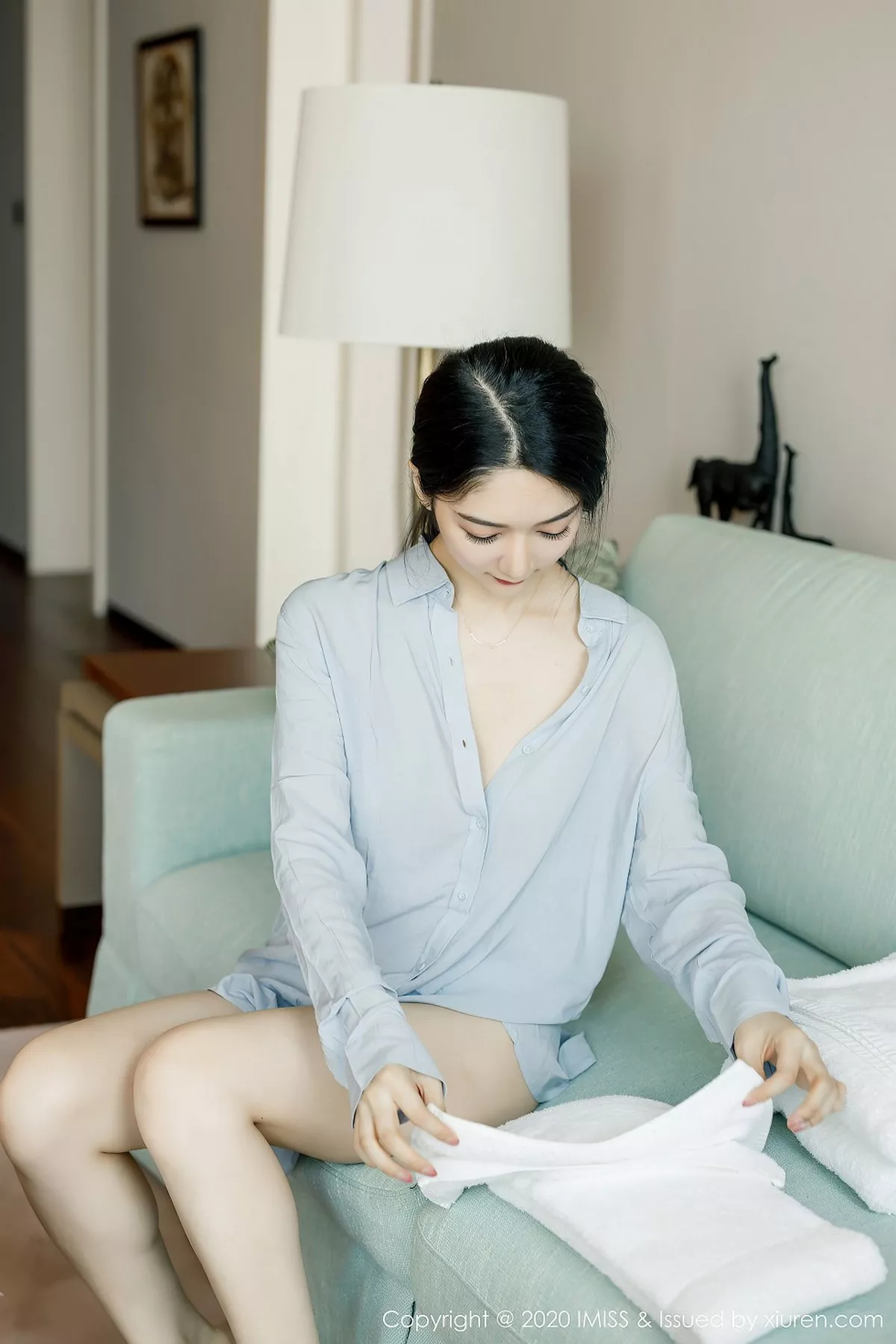 秀人集.com_[IMISS爱蜜社]Vol.499_女神Angela小热巴女友视觉主题性感衬衣秀白嫩美腿诱惑写真52P