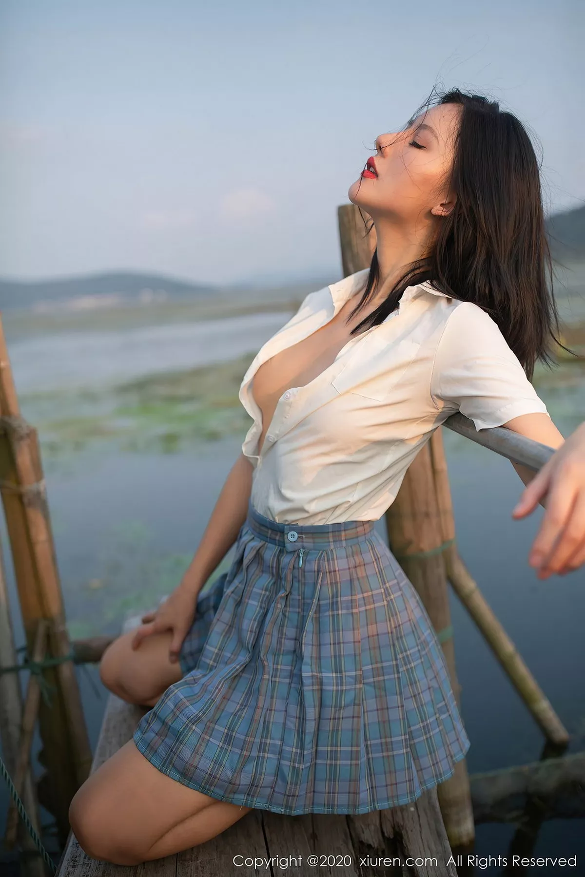 秀人集.com_[XiuRen秀人网]No.2558_女神就是阿朱啊海边渔村主题半撩短裙脱内裤秀翘臀诱惑写真51P