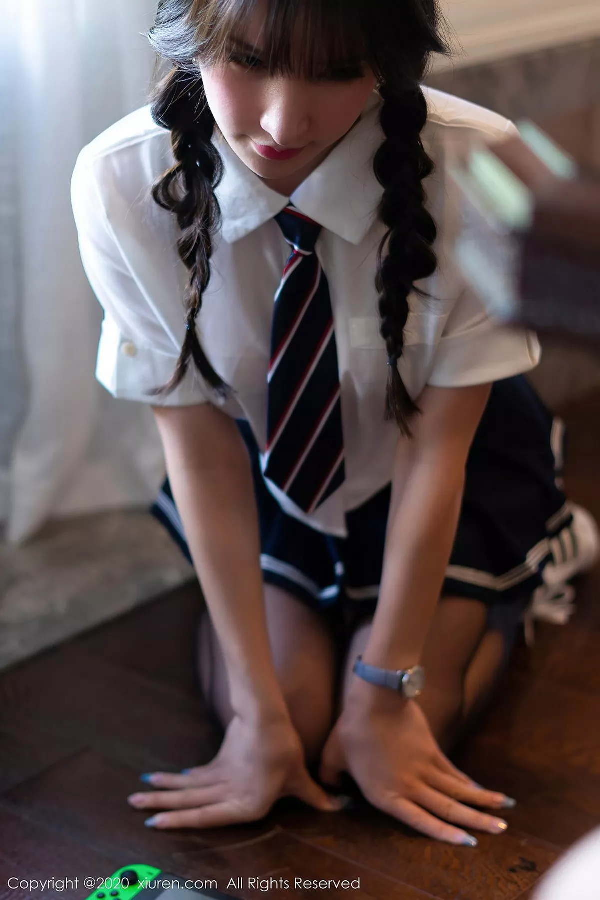 秀人集.com_[XiuRen秀人网]No.2559_女神周于希Sandy西双版纳旅拍JK制服半脱露开档黑丝裤袜诱惑写真80P