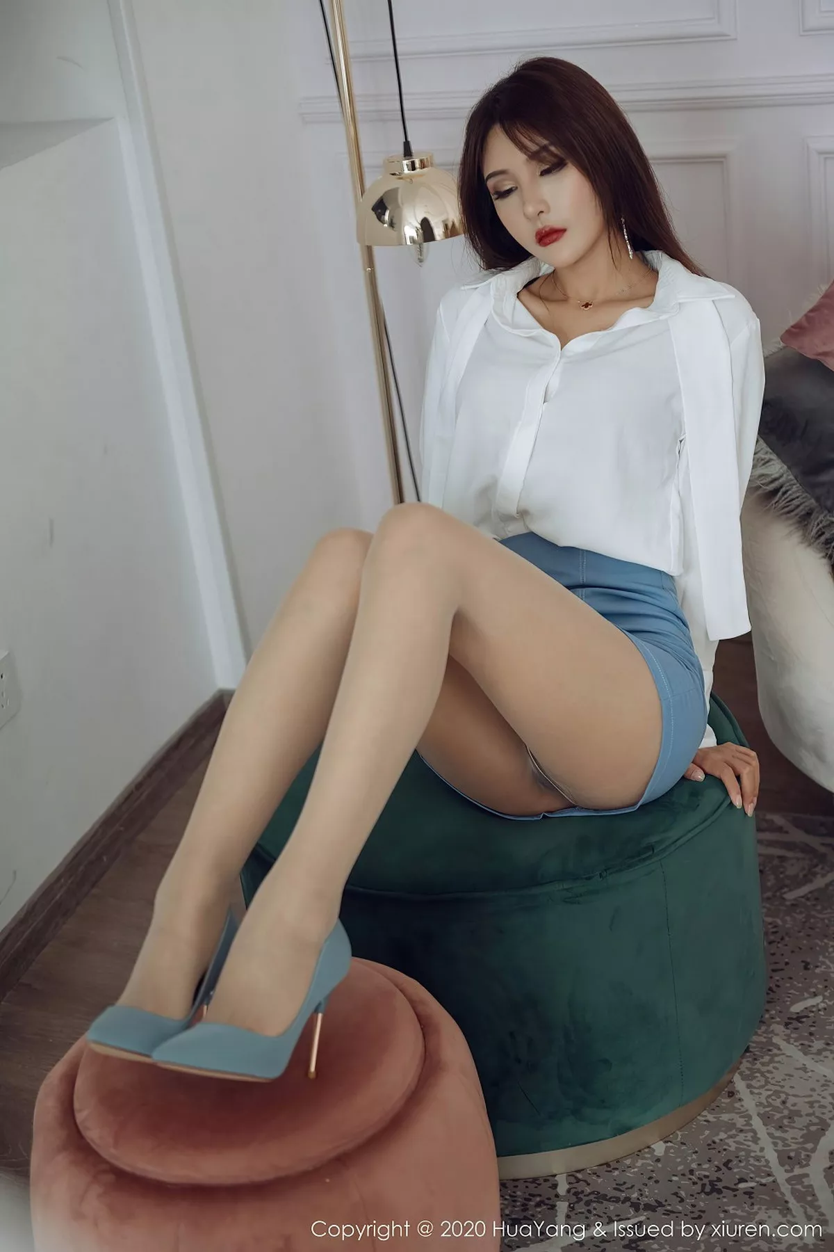 秀人集.com_[HuaYang花漾]Vol.291_嫩模Emily顾奈奈秘书0L装扮主题白衬衣配肉丝裤袜诱惑写真62P