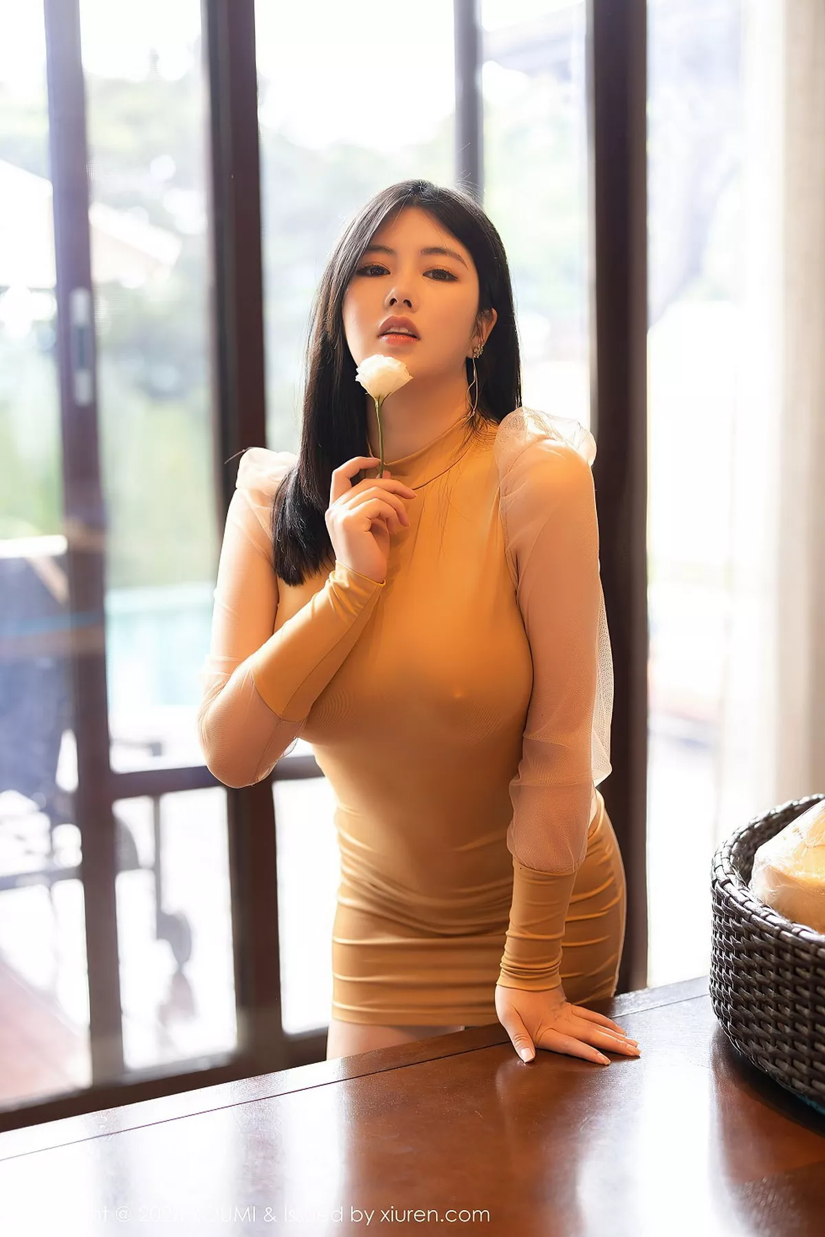 秀人集.com_[YouMi尤蜜荟]Vol.528_女神娜露Selena西双版纳旅拍真空典雅礼裙秀豪乳激凸诱惑写真48P