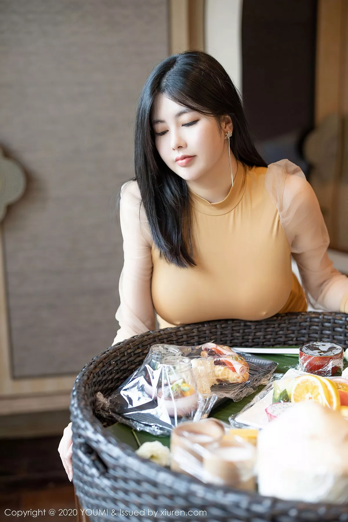 秀人集.com_[YouMi尤蜜荟]Vol.528_女神娜露Selena西双版纳旅拍真空典雅礼裙秀豪乳激凸诱惑写真48P