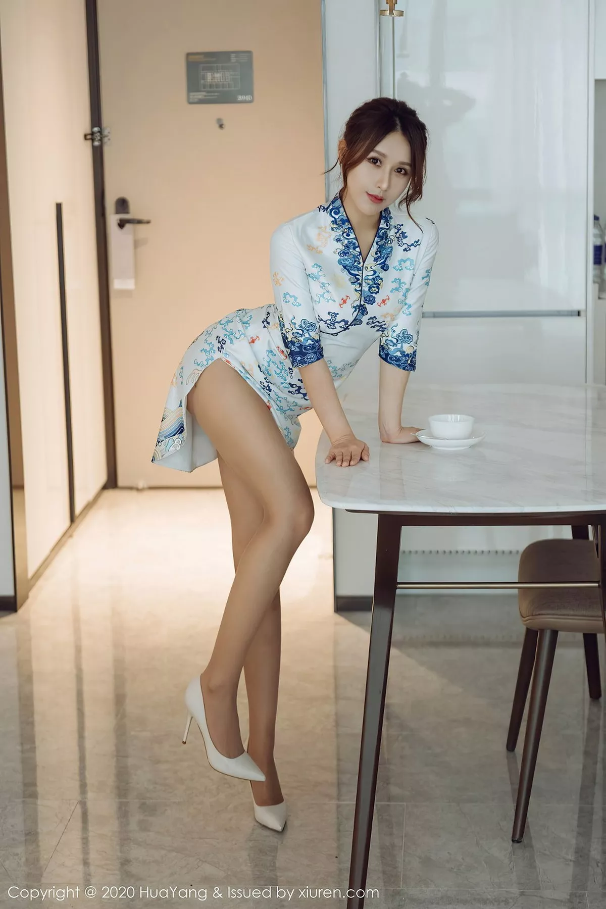 秀人集.com_[HuaYang花漾]Vol.293_嫩模徐安安私房古韵旗袍半撩露超薄肉丝裤袜秀翘臀诱惑写真77P