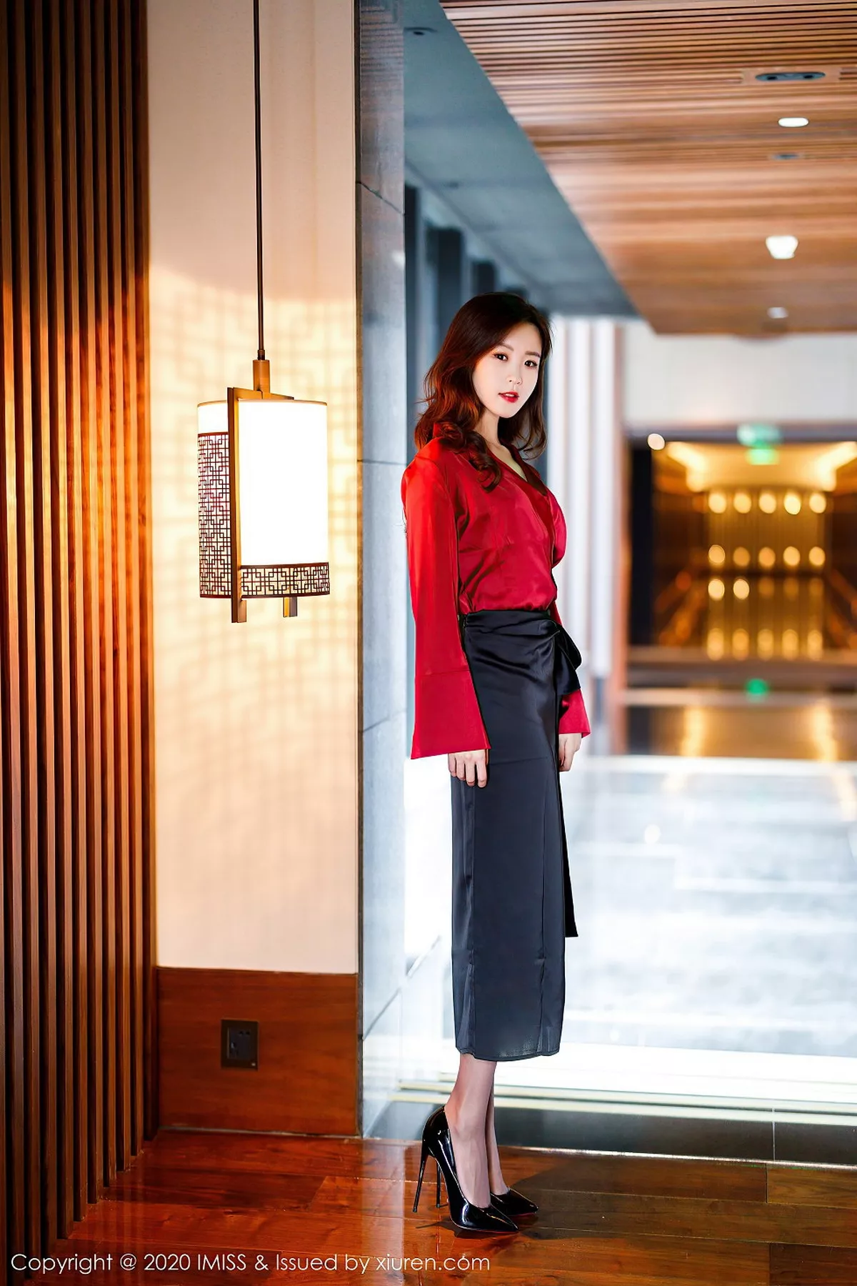 秀人集.com_[IMISS爱蜜社]Vol.502_嫩模杨紫嫣Cynthia心愿旅拍红色典雅礼裙配黑丝裤袜诱惑写真55P