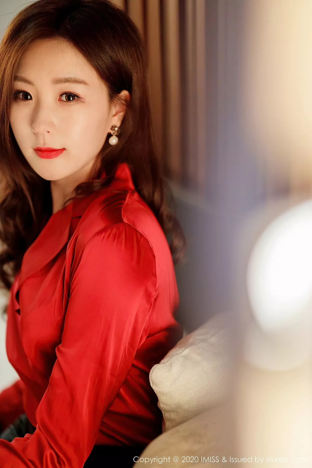 秀人集.com_[IMISS爱蜜社]Vol.502_嫩模杨紫嫣Cynthia心愿旅拍红色典雅礼裙配黑丝裤袜诱惑写真55P