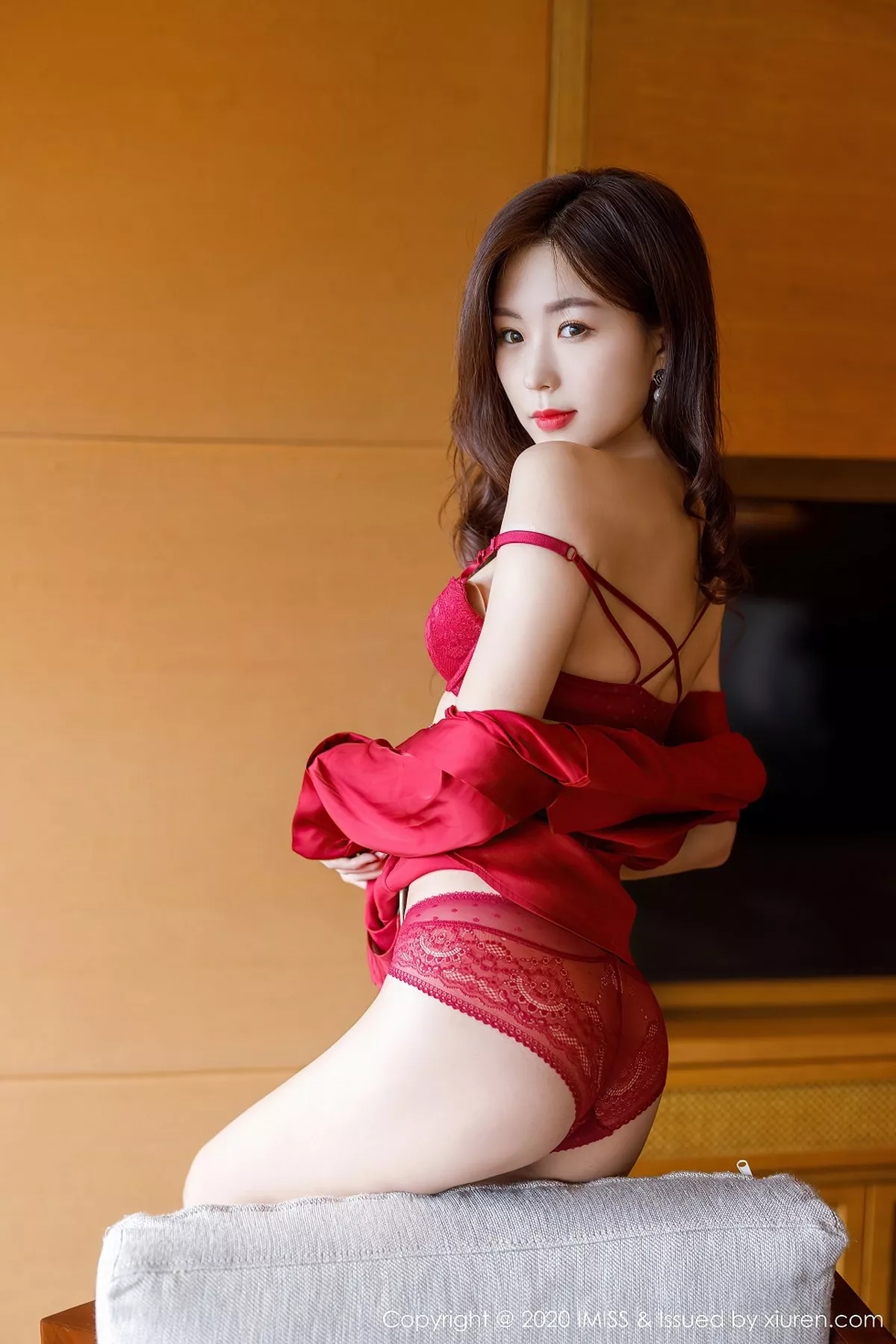 秀人集.com_[IMISS爱蜜社]Vol.502_嫩模杨紫嫣Cynthia心愿旅拍红色典雅礼裙配黑丝裤袜诱惑写真55P