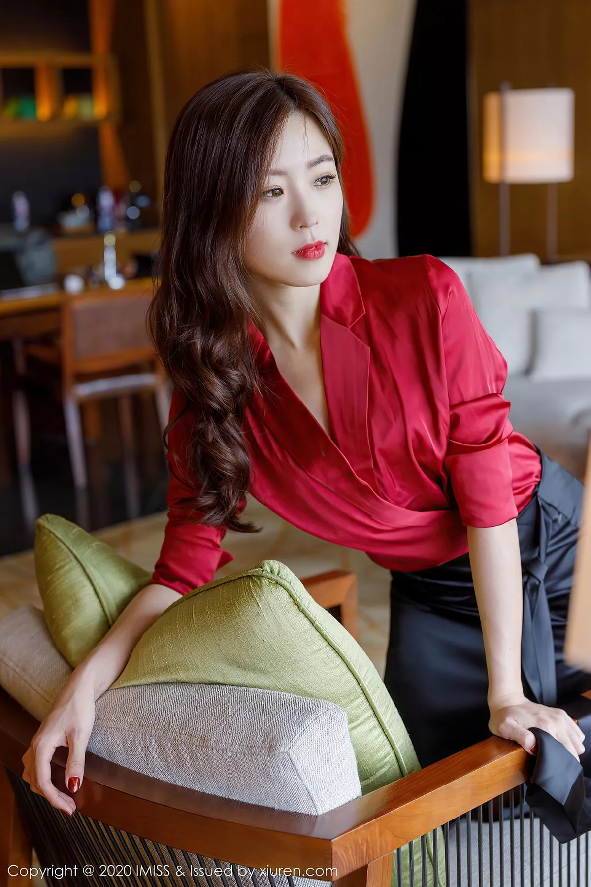 秀人集.com_[IMISS爱蜜社]Vol.502_嫩模杨紫嫣Cynthia心愿旅拍红色典雅礼裙配黑丝裤袜诱惑写真55P