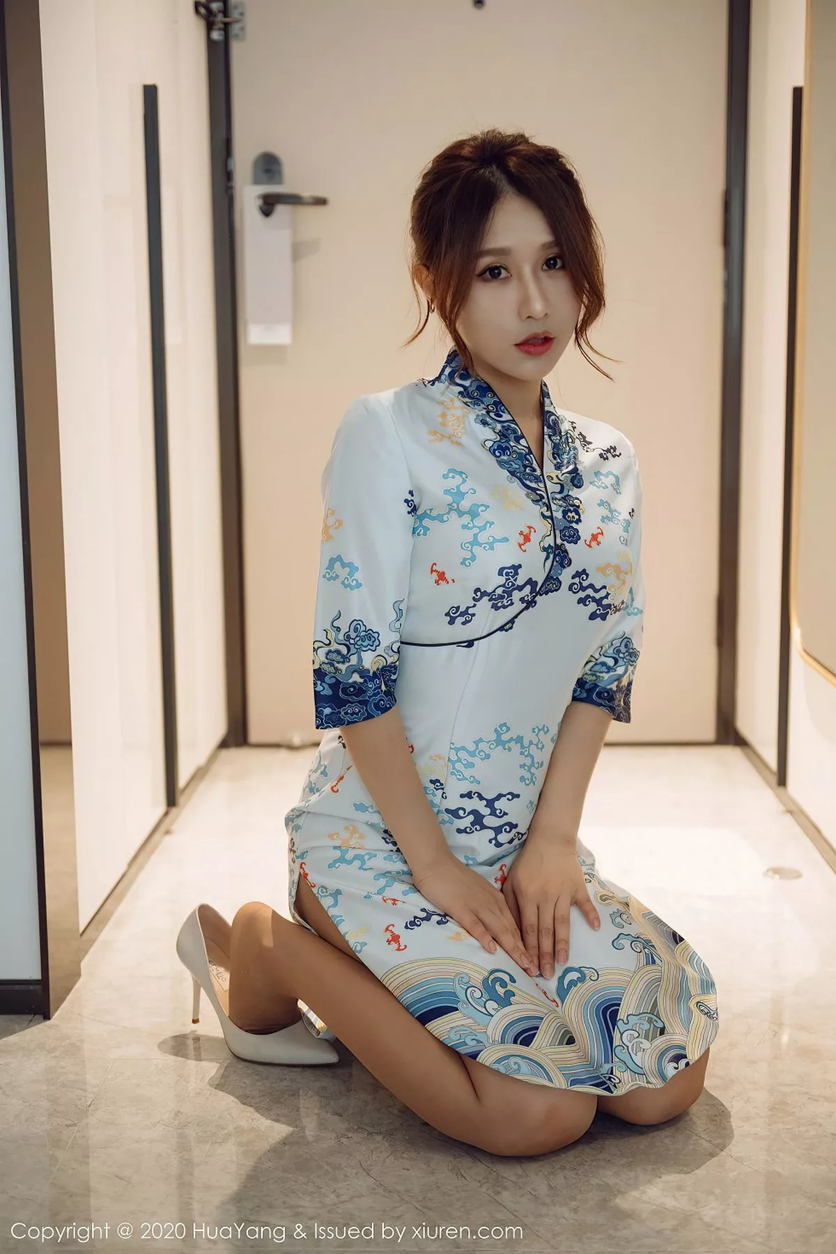 秀人集.com_[HuaYang花漾]Vol.293_嫩模徐安安私房古韵旗袍半撩露超薄肉丝裤袜秀翘臀诱惑写真77P