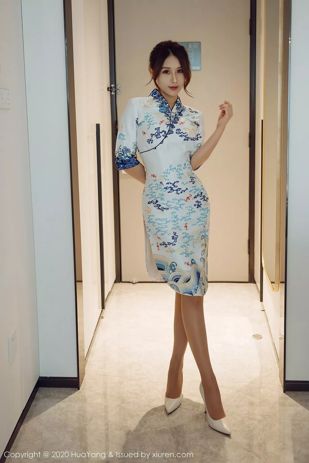 秀人集.com_[HuaYang花漾]Vol.293_嫩模徐安安私房古韵旗袍半撩露超薄肉丝裤袜秀翘臀诱惑写真77P