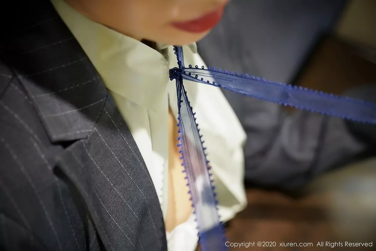 秀人集.com_[XiuRen秀人网]No.2579_嫩模方子萱职场秘书OL制服主题半脱露性感内衣肉丝裤袜诱惑写真96P