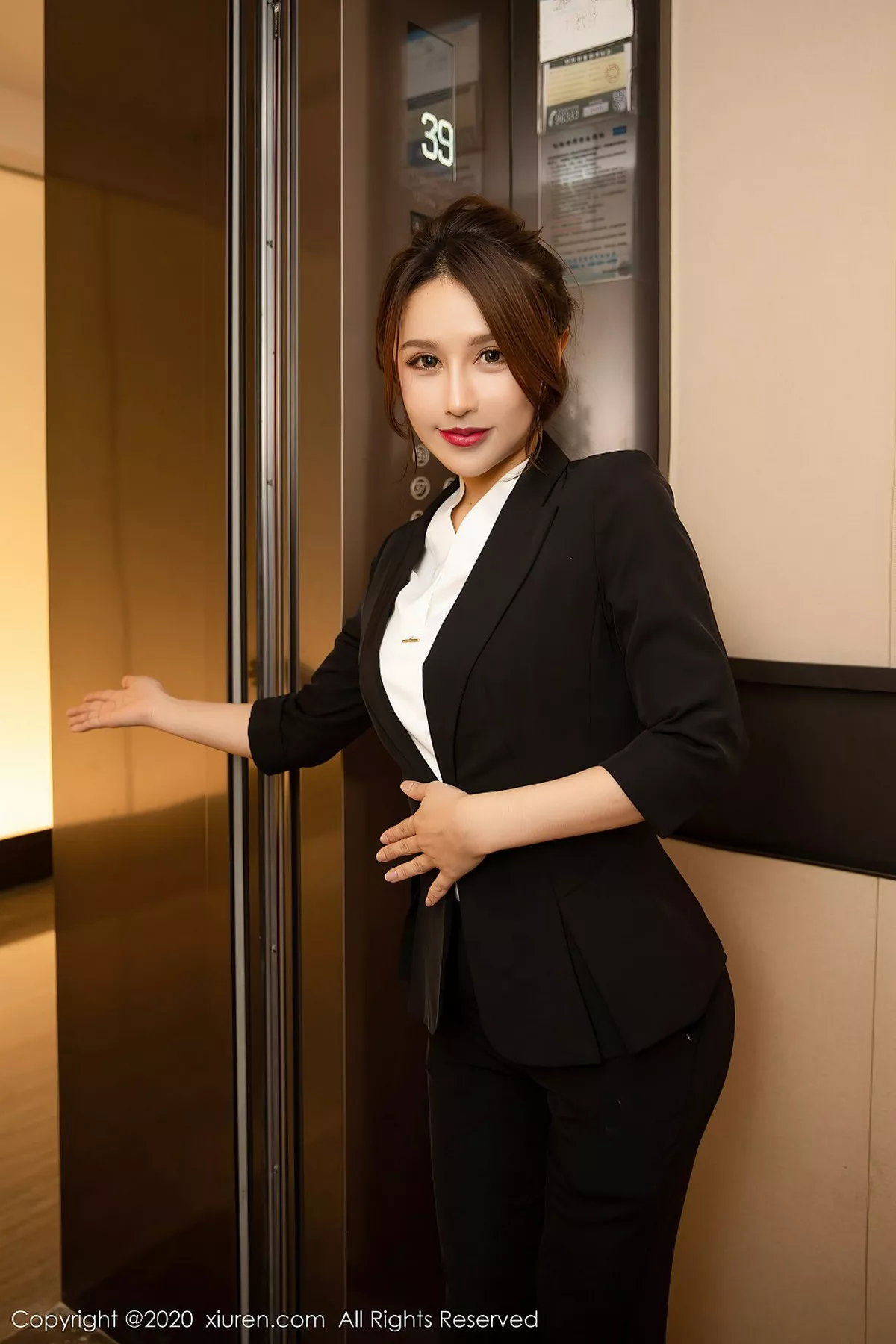 秀人集.com_[XiuRen秀人网]No.2580_嫩模徐安安酒店私人管家主题脱职场制服露性感白色内衣诱惑写真86P