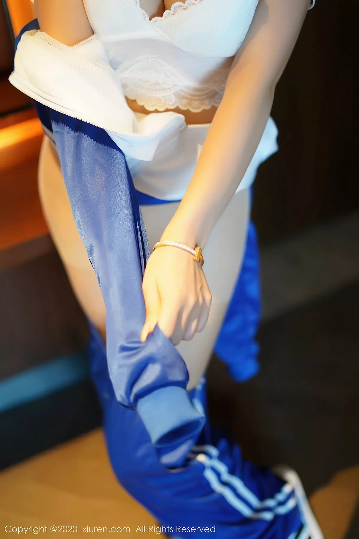 秀人集.com_[XiuRen秀人网]No.2586_嫩模柴婉艺Averie清纯校服主题蓝白运动校服半脱撩人诱惑写真48P