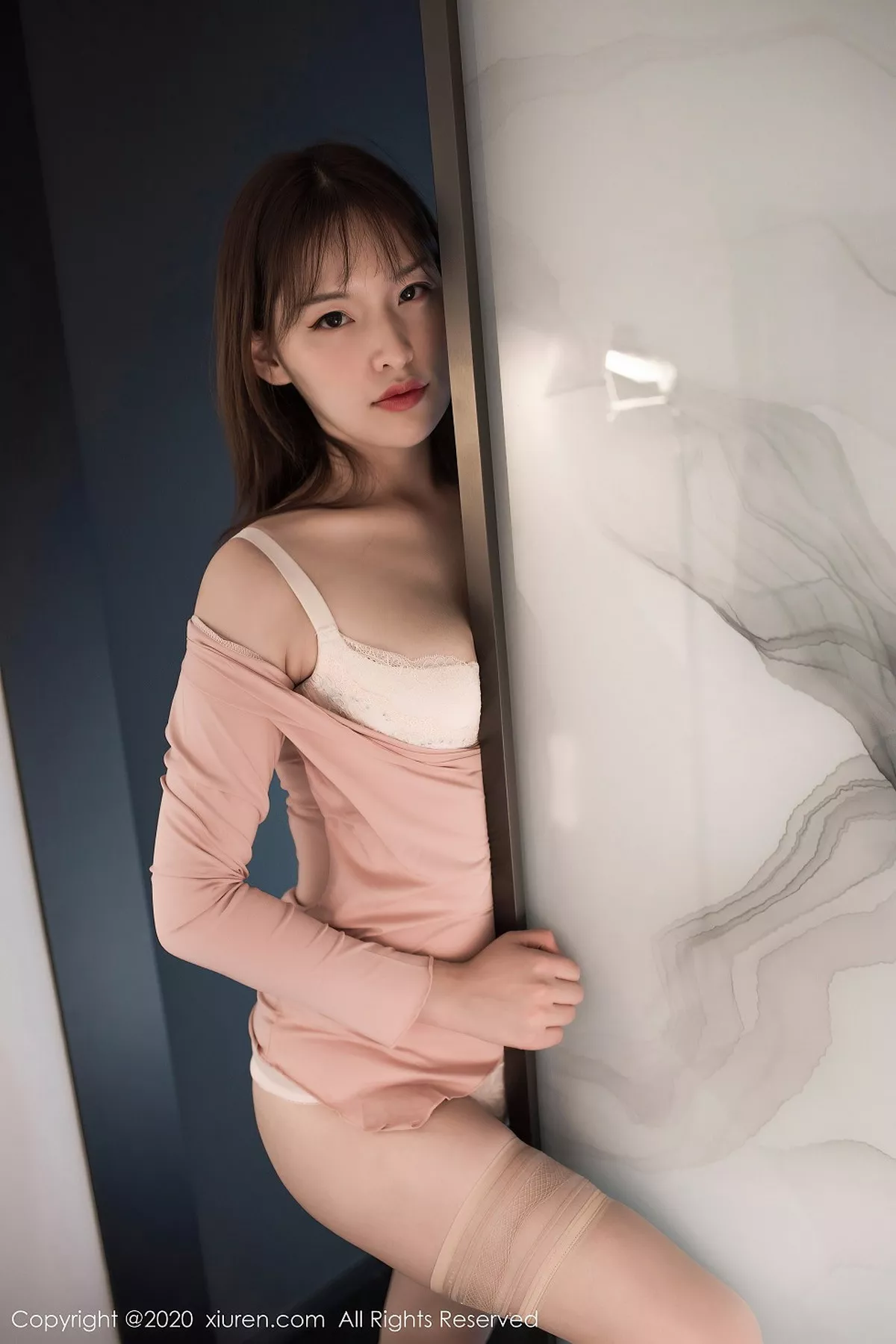 秀人集.com_[XiuRen秀人网]No.2481_嫩模范小宣fancy大理旅拍白色透明T恤+蕾丝连裤袜撩人诱惑写真55P