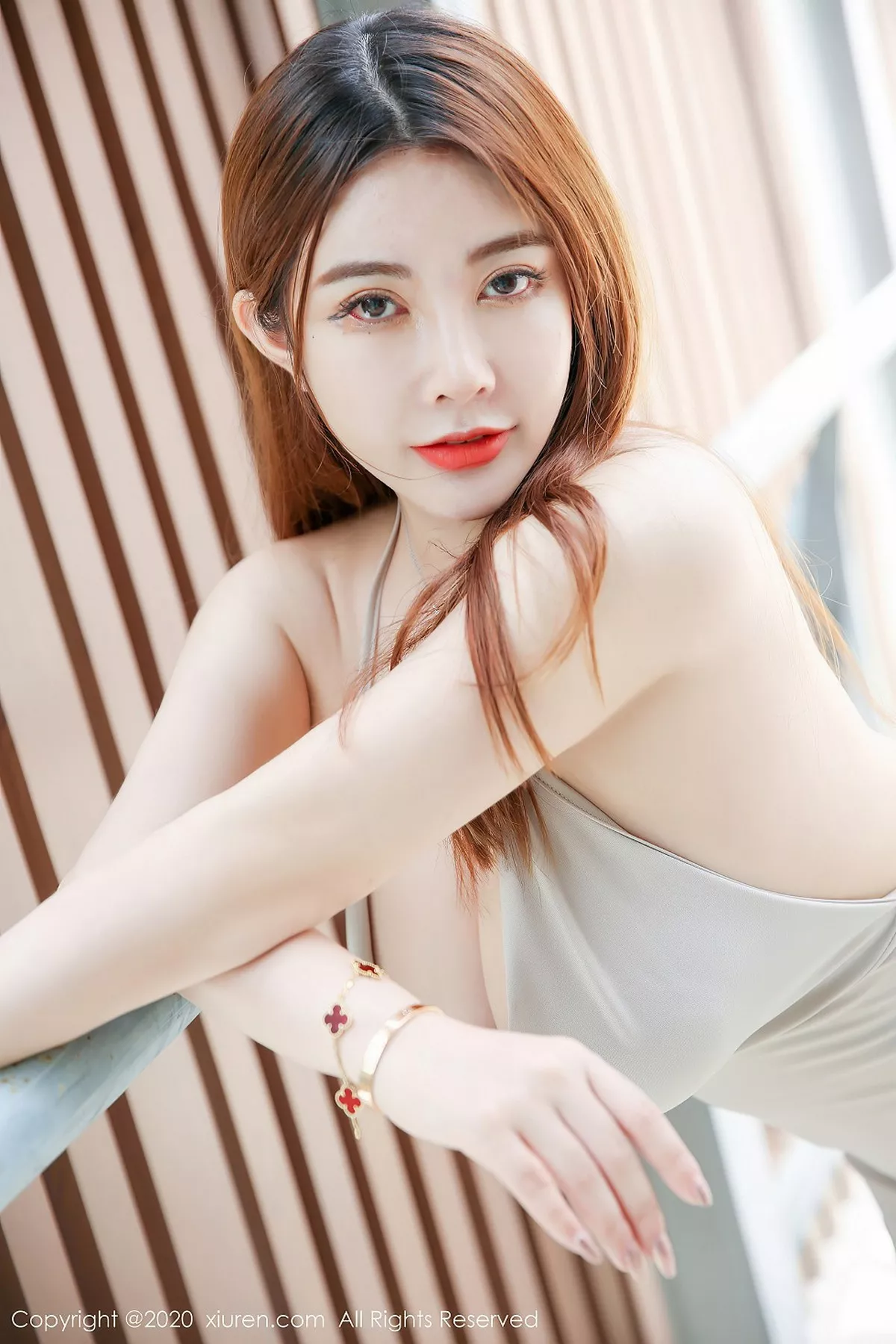 秀人集.com_[XiuRen秀人网]No.2593_嫩模软软Roro三亚旅拍典雅吊裙居家女友主题秀丰满身材诱惑写真48P