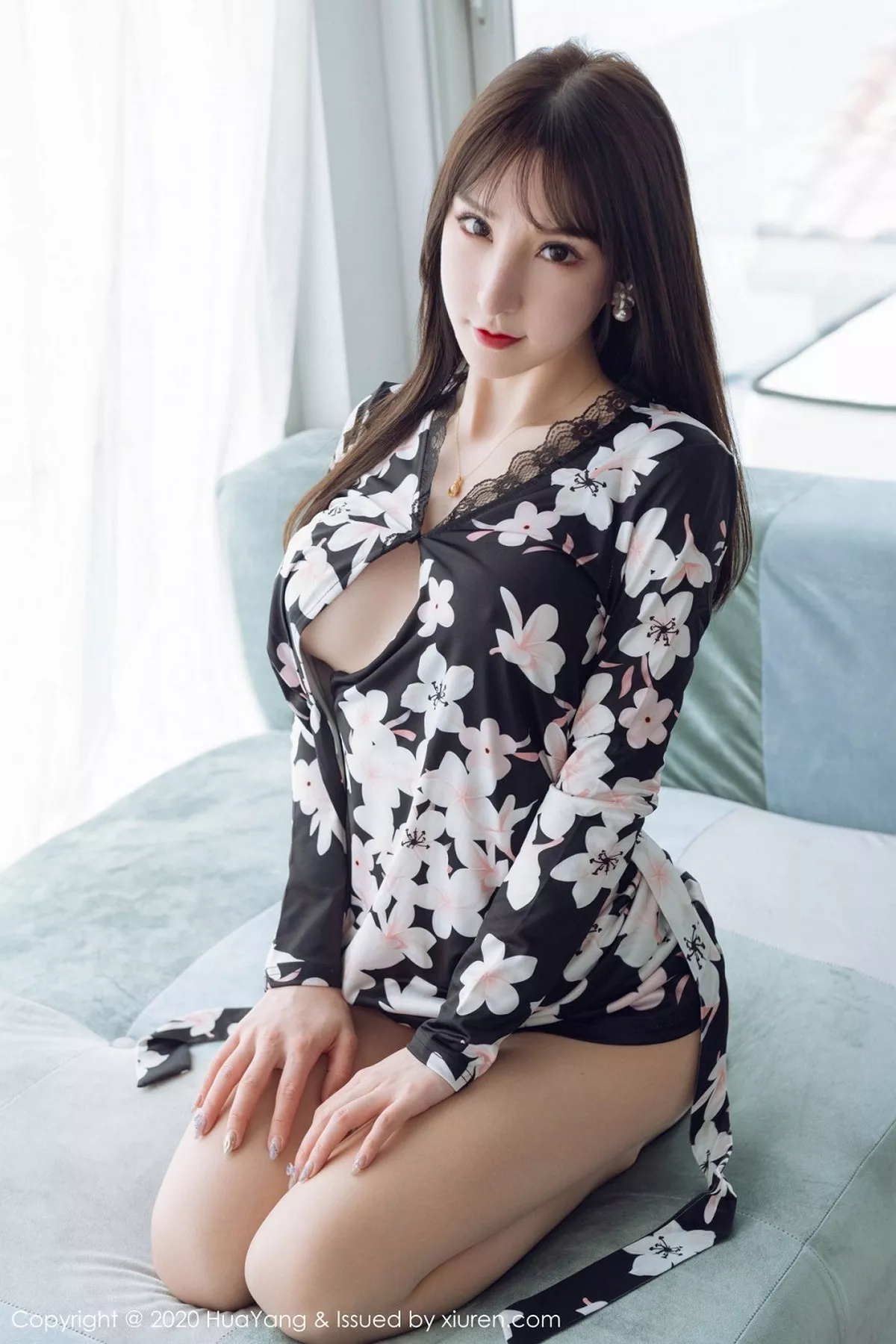 秀人集.com_[HuaYang花漾]Vol.296_女神周于希Sandy大理旅拍脱团花和服露无内肉丝裤袜诱惑写真60P