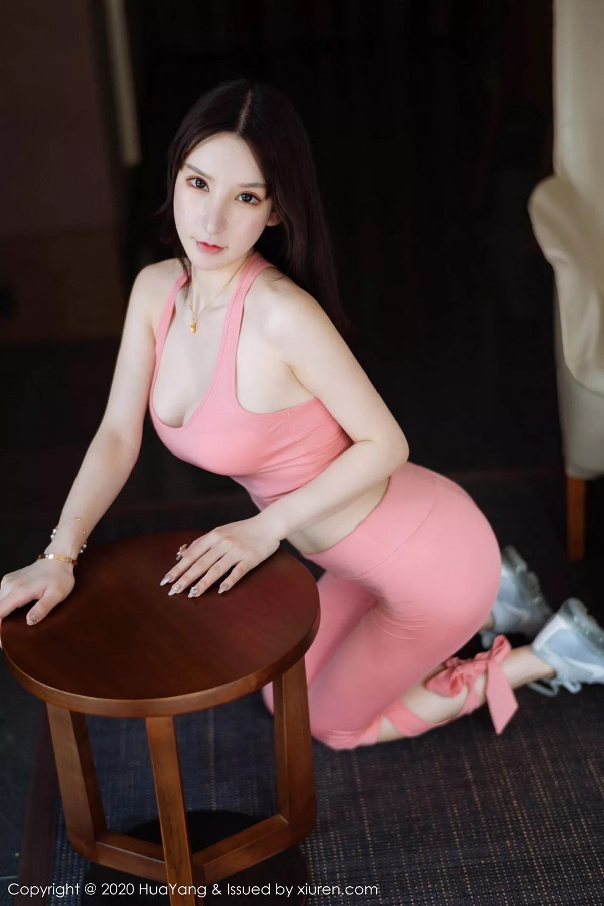 秀人集.com_[HuaYang花漾]Vol.278_女神周于希Sandy三亚旅拍粉红色运动内衣秀完美身材诱惑写真62P