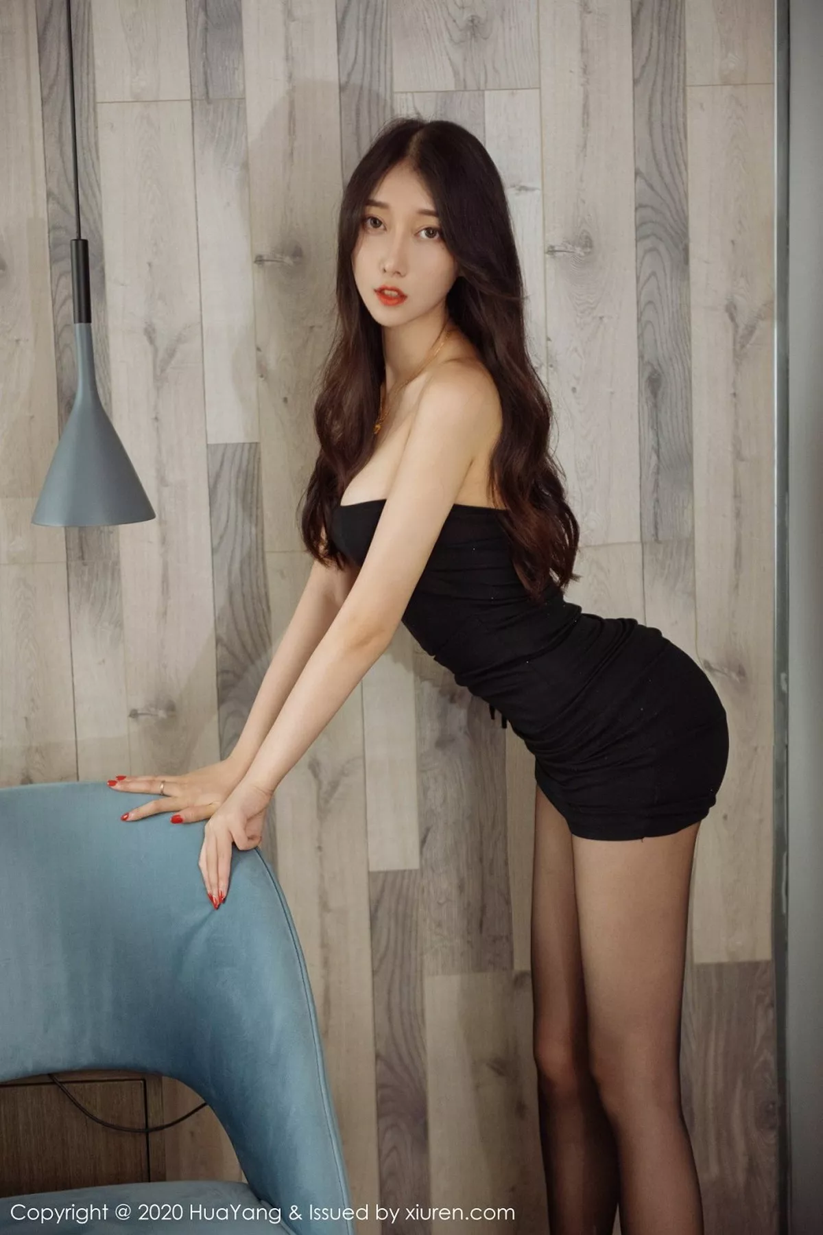 秀人集.com_[HuaYang花漾]Vol.279_模特玥儿玥er私房黑色吊裙配黑丝裤袜露豹纹内裤诱惑写真71P