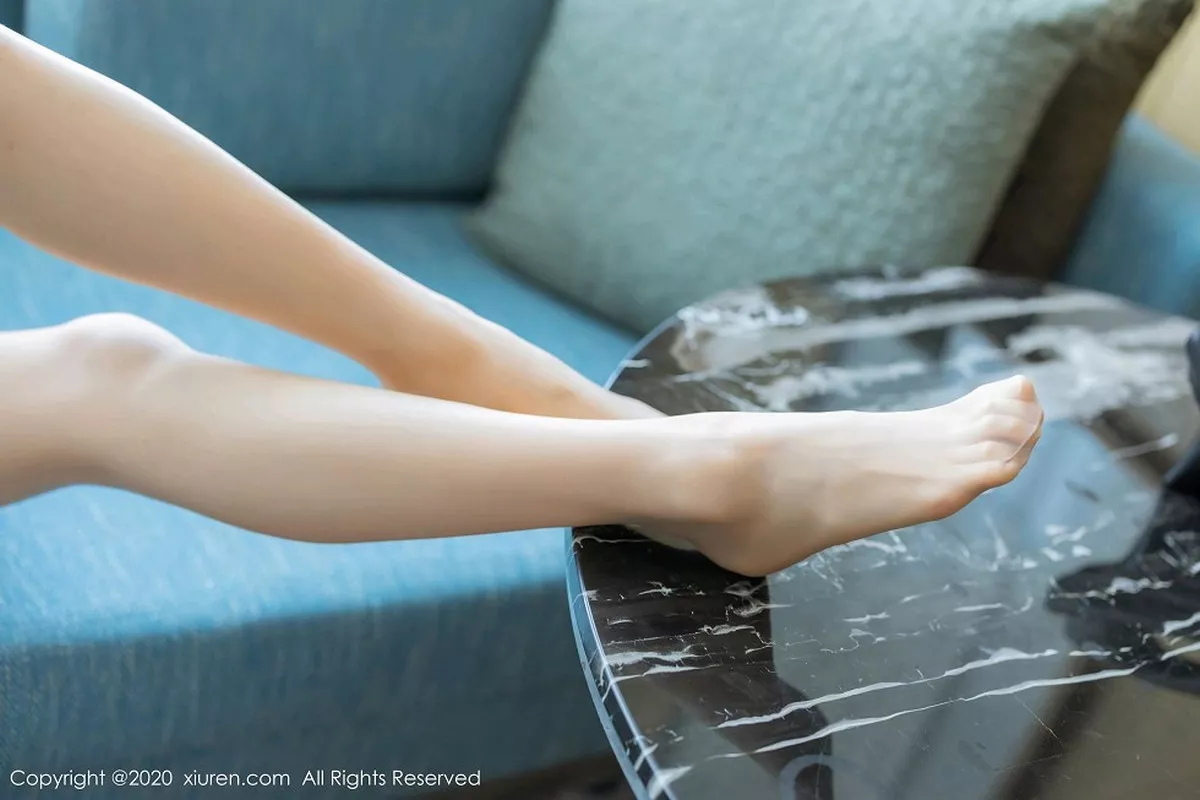 秀人集.com_[XiuRen秀人网]No.2505_嫩模月音瞳私房脱性感吊裙露黑色内衣秀完美身材诱惑写真57P