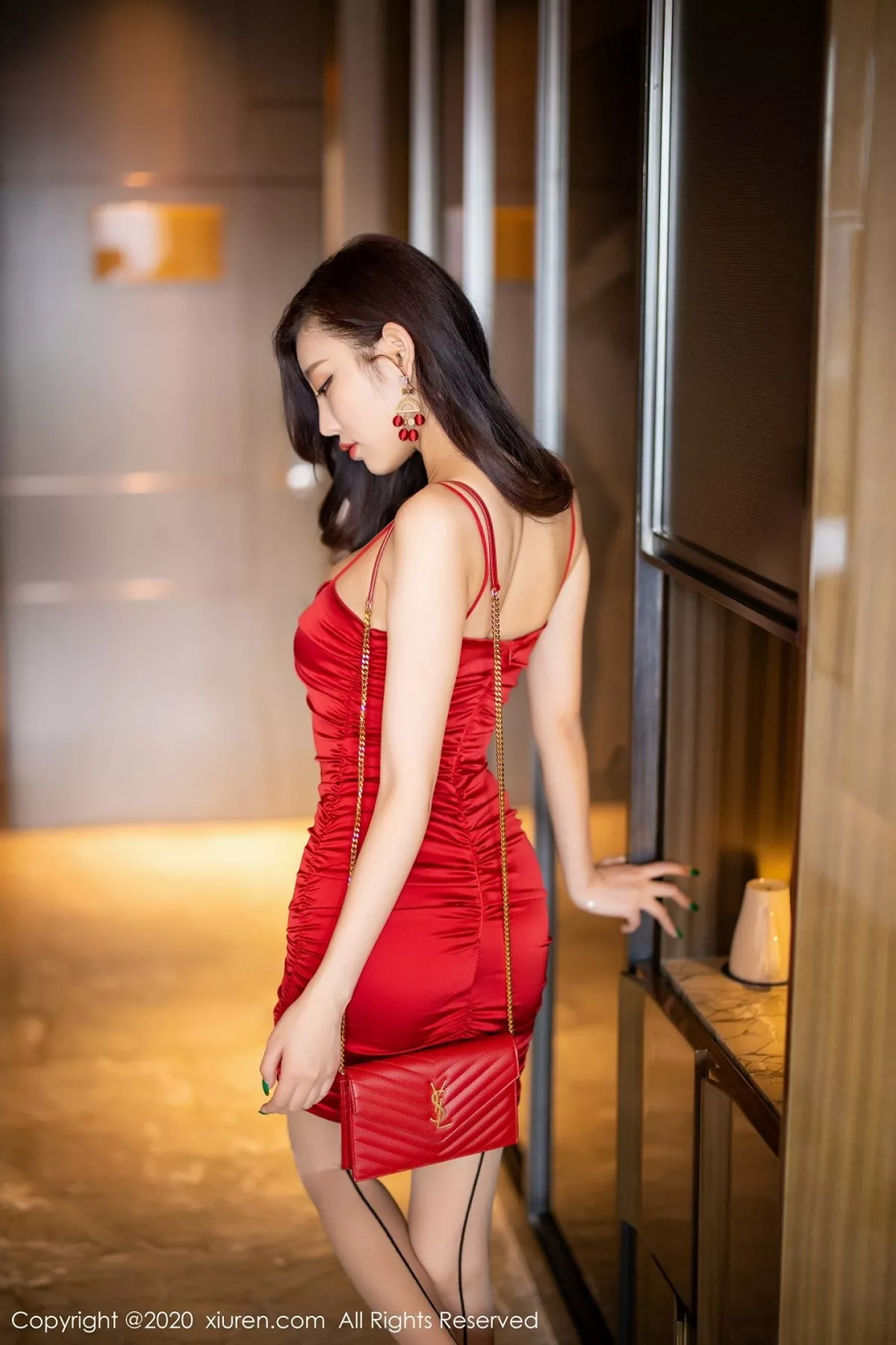 秀人集.com_[XiuRen秀人网]No.2514_女神杨晨晨sugar私房猩红吊裙配肉丝裤袜秀完美身材撩人诱惑写真120P