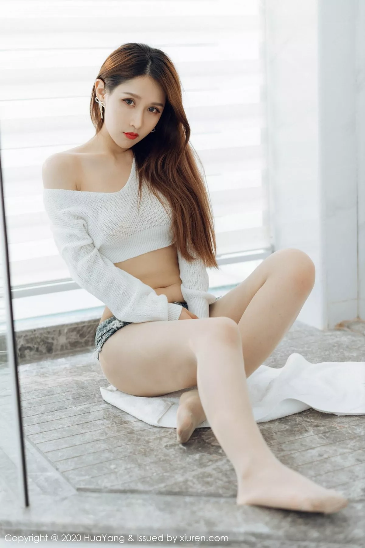 秀人集.com_[HuaYang花漾]Vol.281_嫩模徐安安破烂超短牛仔裤主题私房半脱露翘臀惹火诱惑写真54P