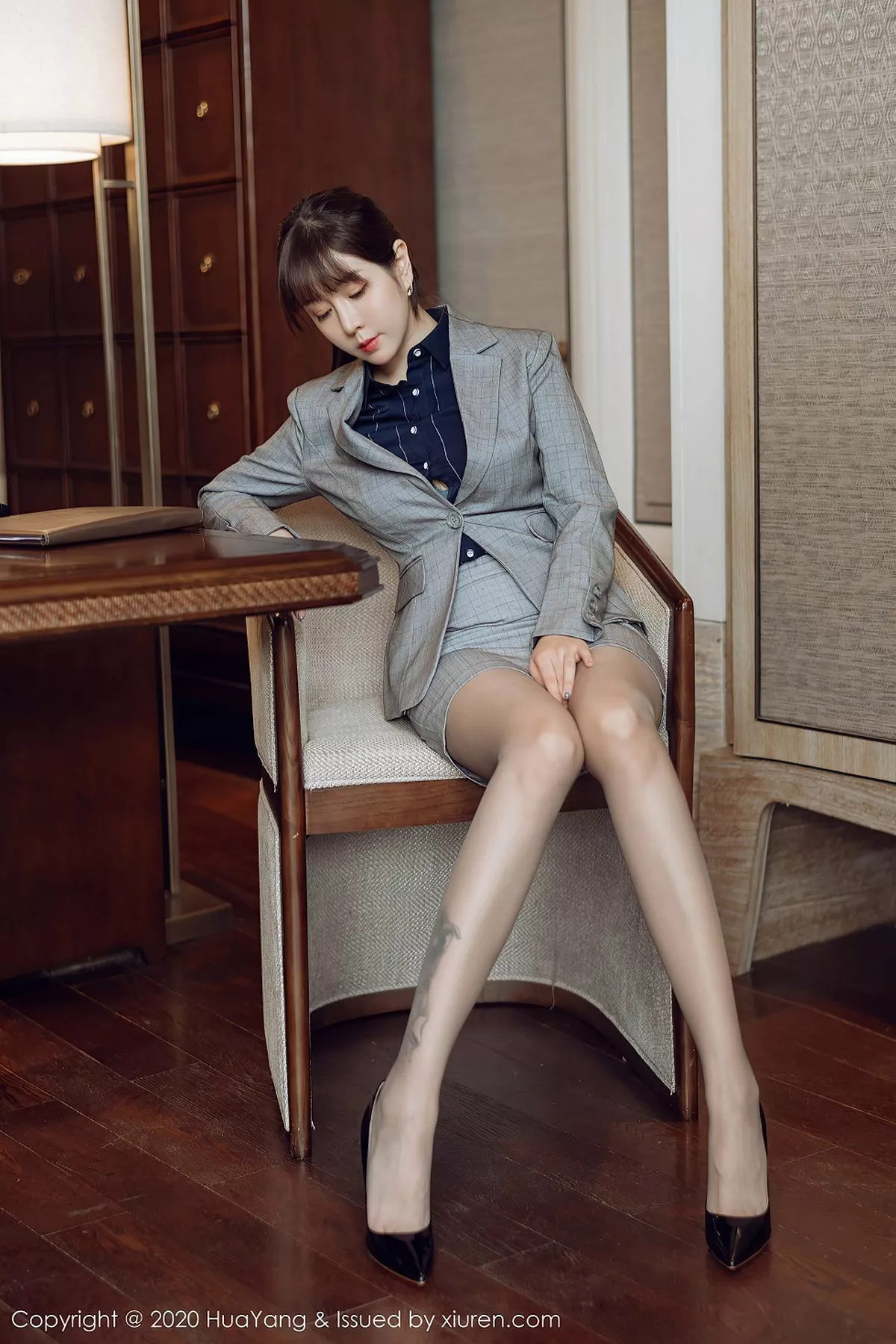 秀人集.com_[HuaYang花漾]Vol.298_女神王雨纯西双版纳旅拍性感职场制服系列完美诱惑写真80P